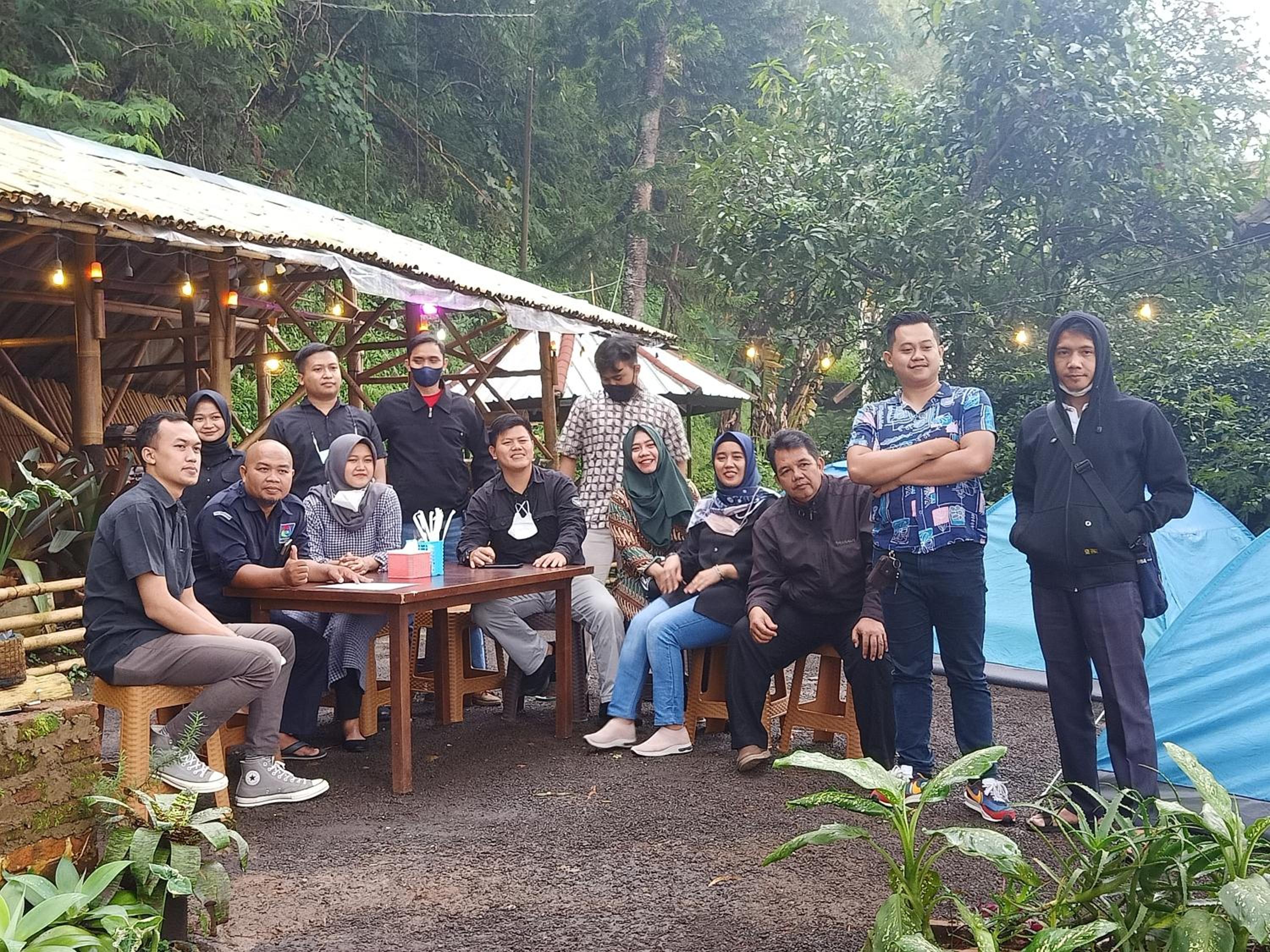 Glamping ReaVeeCafe Puncak