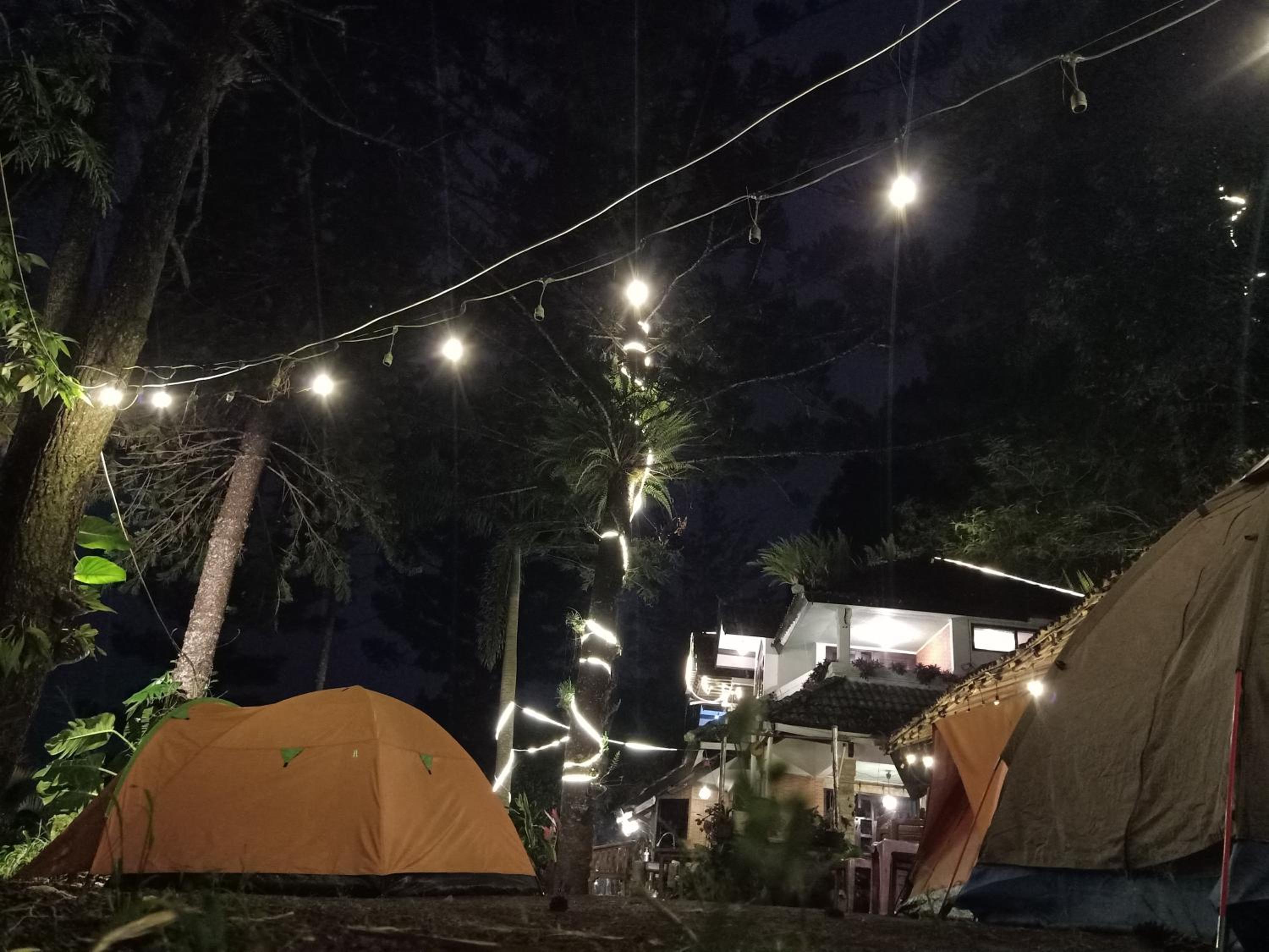 Glamping ReaVeeCafe Puncak