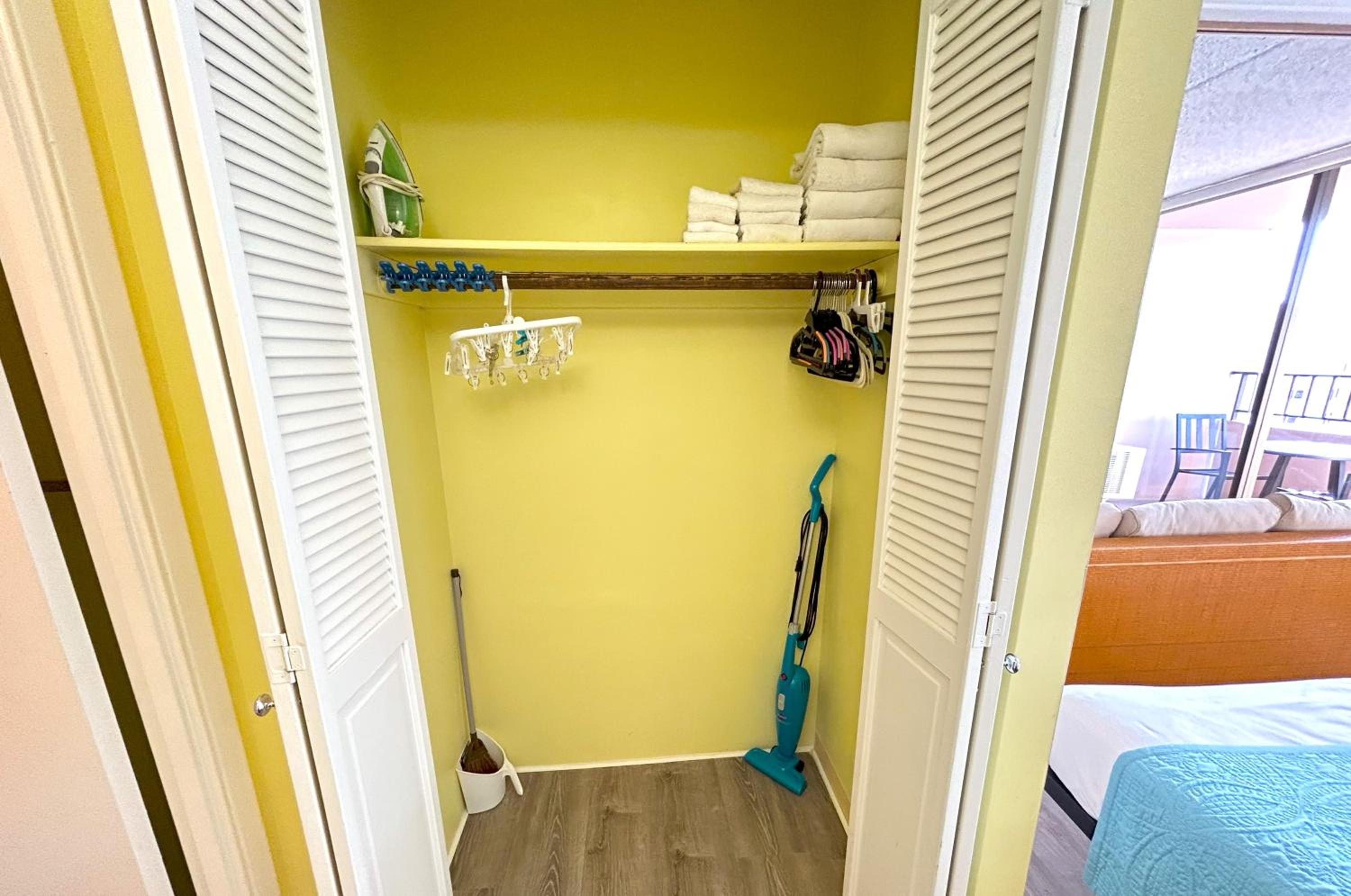 Royal Kuhio 1713 - Spacious Studio with Stunning City Views in the Heart of Waikiki! view 4