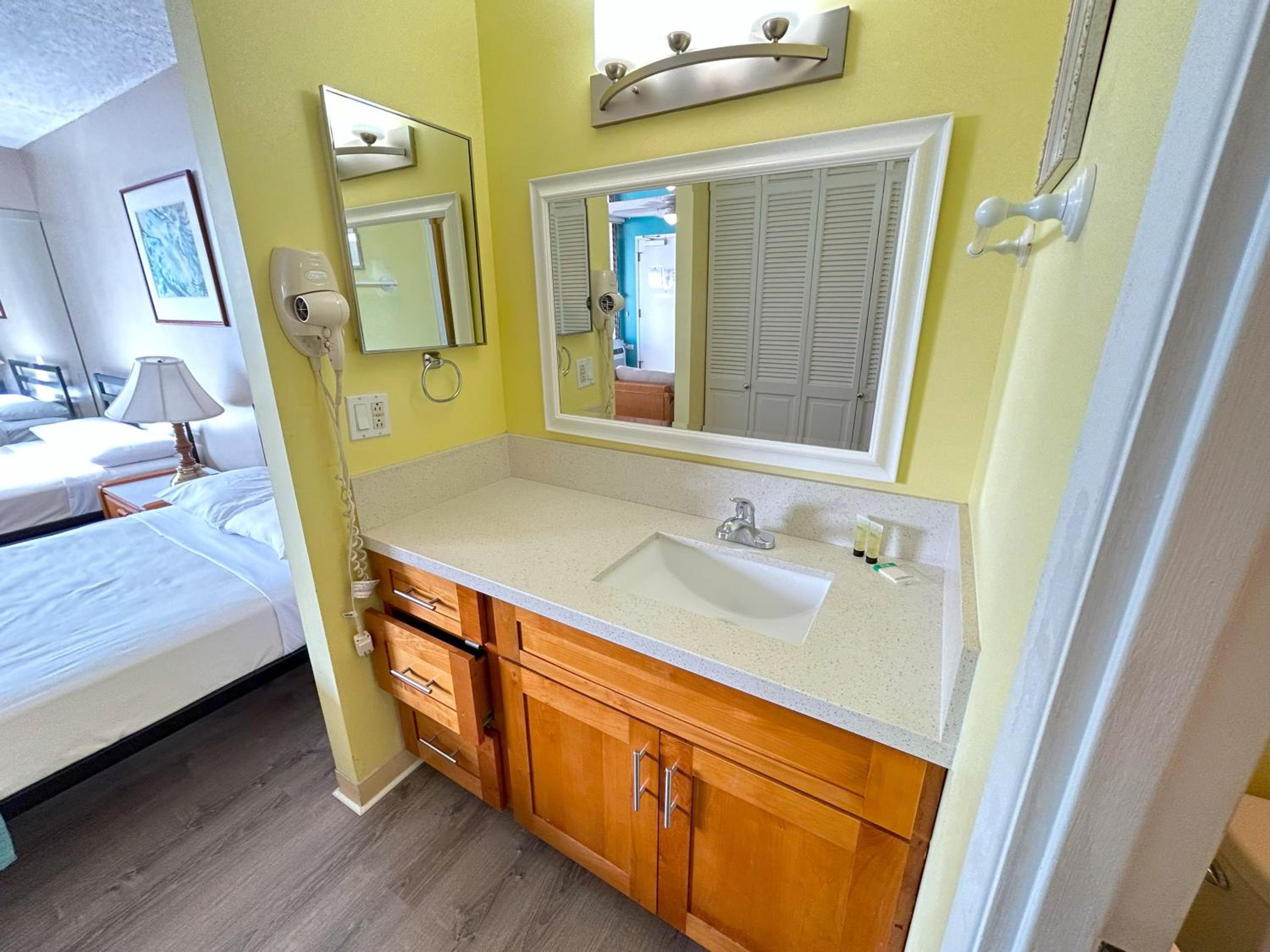 Royal Kuhio 1713 - Spacious Studio with Stunning City Views in the Heart of Waikiki! view 5