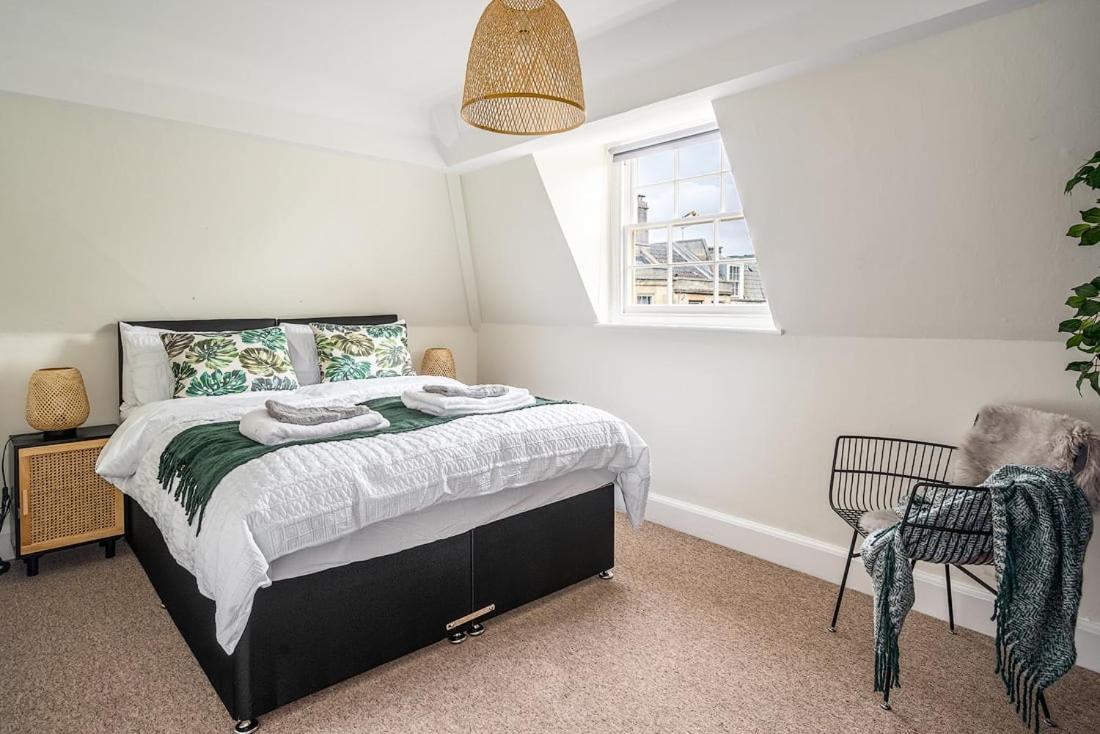 Beautiful Character 3 Bed City Centre Apartment view 5