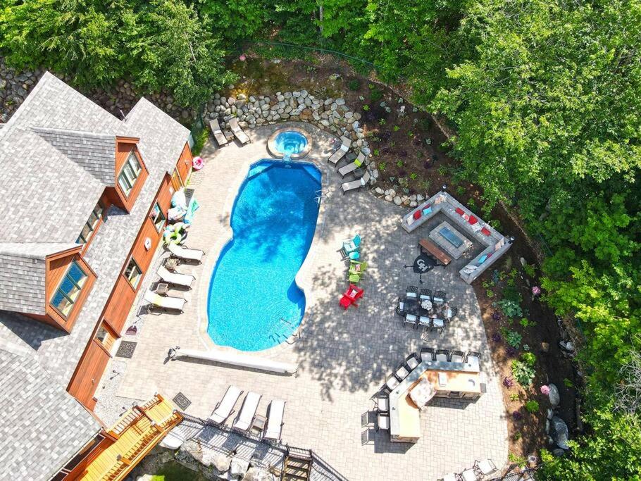 The Glen House -9 Bdrm Estate Sleep 26 Movie Theater,Pool,Golf,Ski view 5