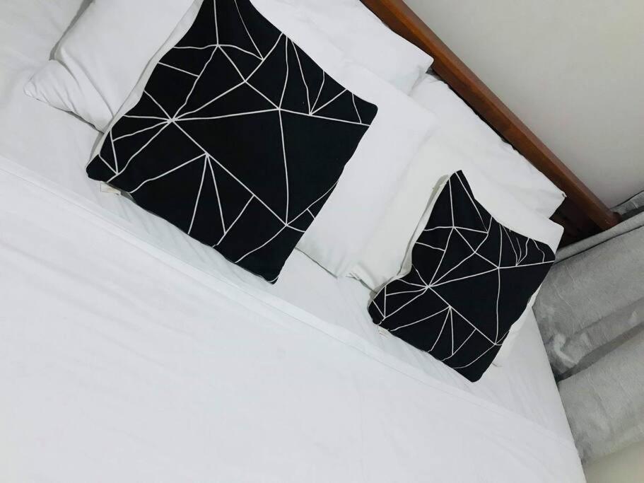 Two Bedrooms with free wifi, netflix,youtube view 2