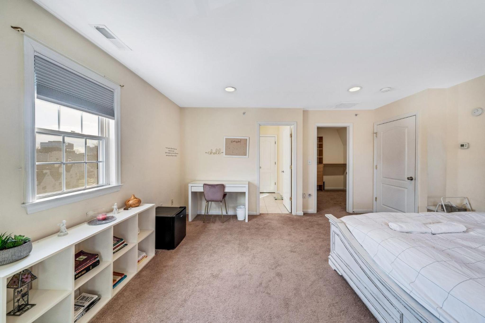 Walkable Townhouse with Garage 45 min to NYC view 2