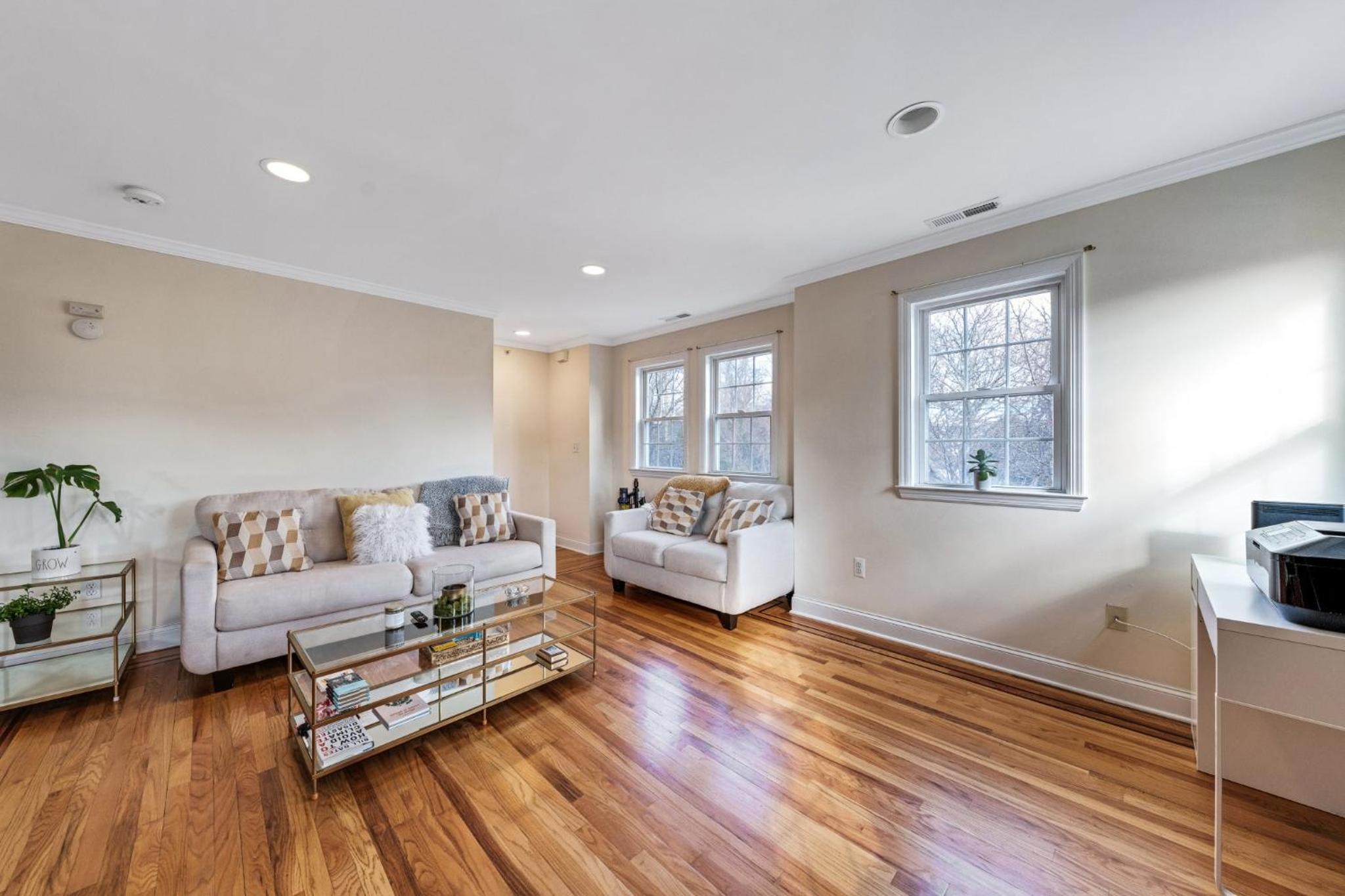 Walkable Townhouse with Garage 45 min to NYC view 5