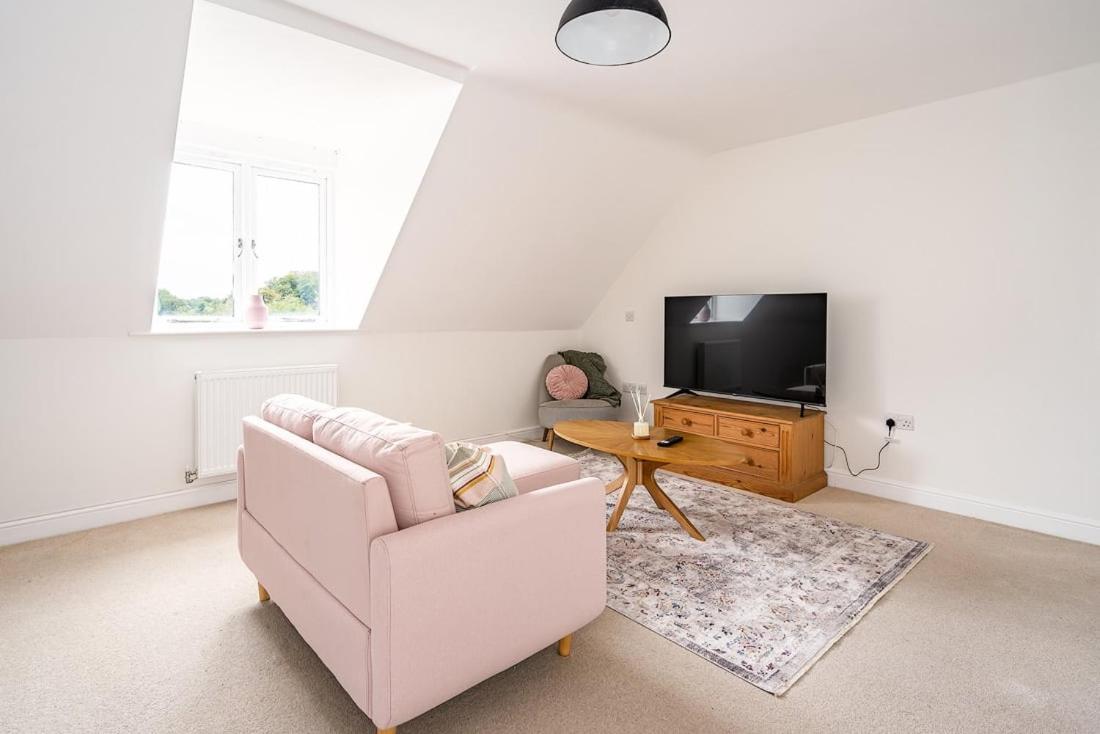 Spacious 2 Bedroom House With Stunning Views view 3