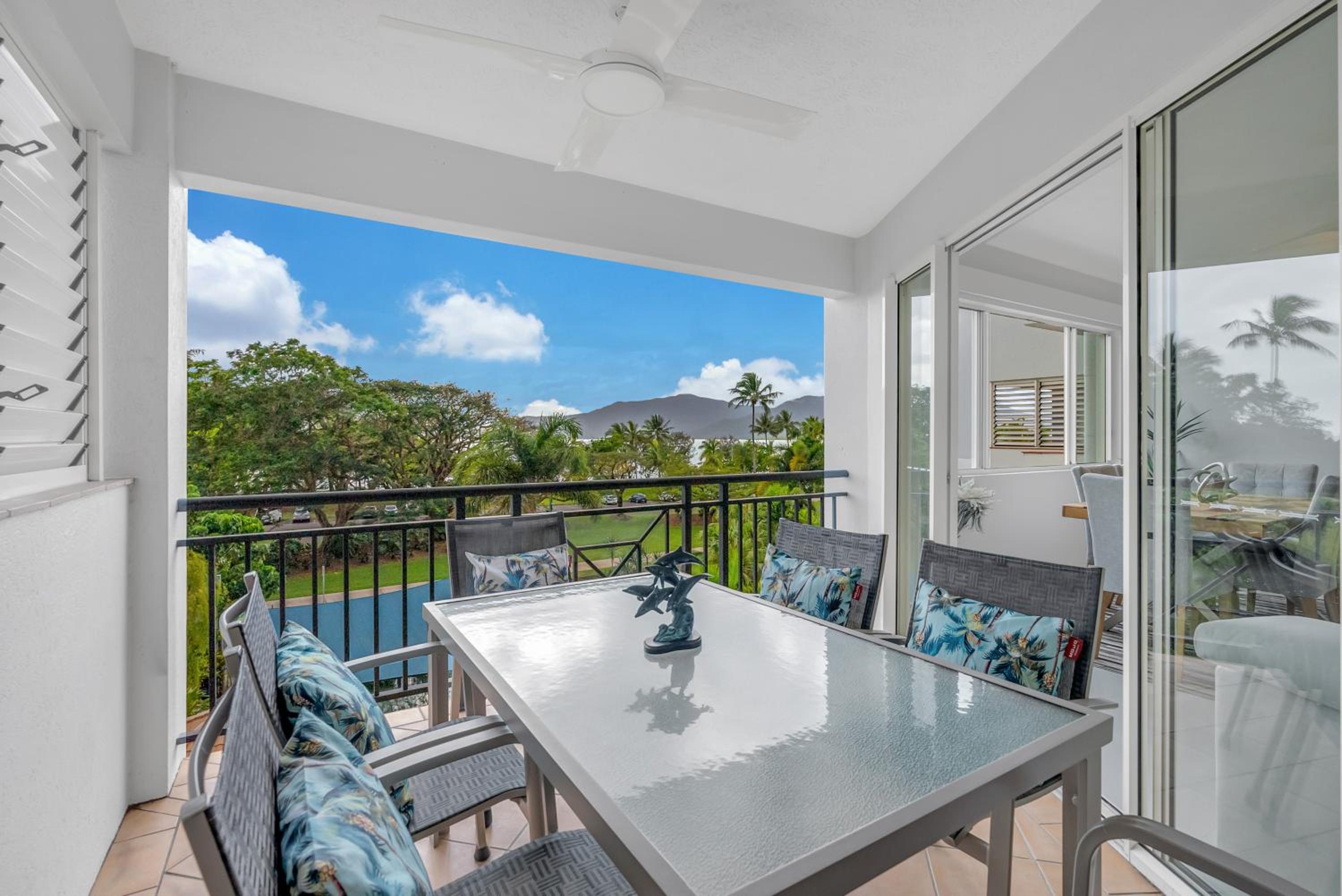 Cairns Waterfront Condo - 5 minutes from airport - Image 1