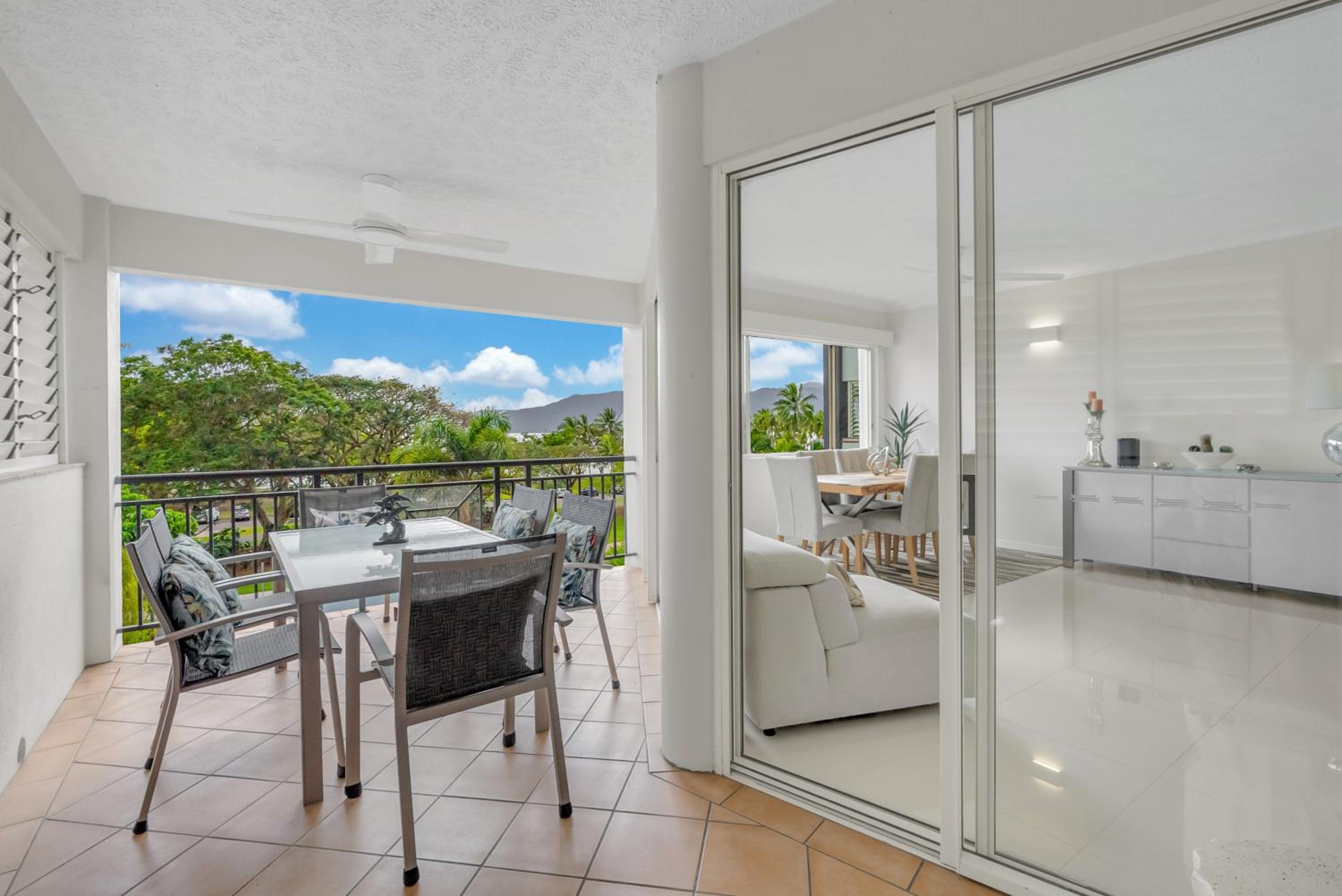 Cairns Waterfront Condo - 5 minutes from airport - Image 4