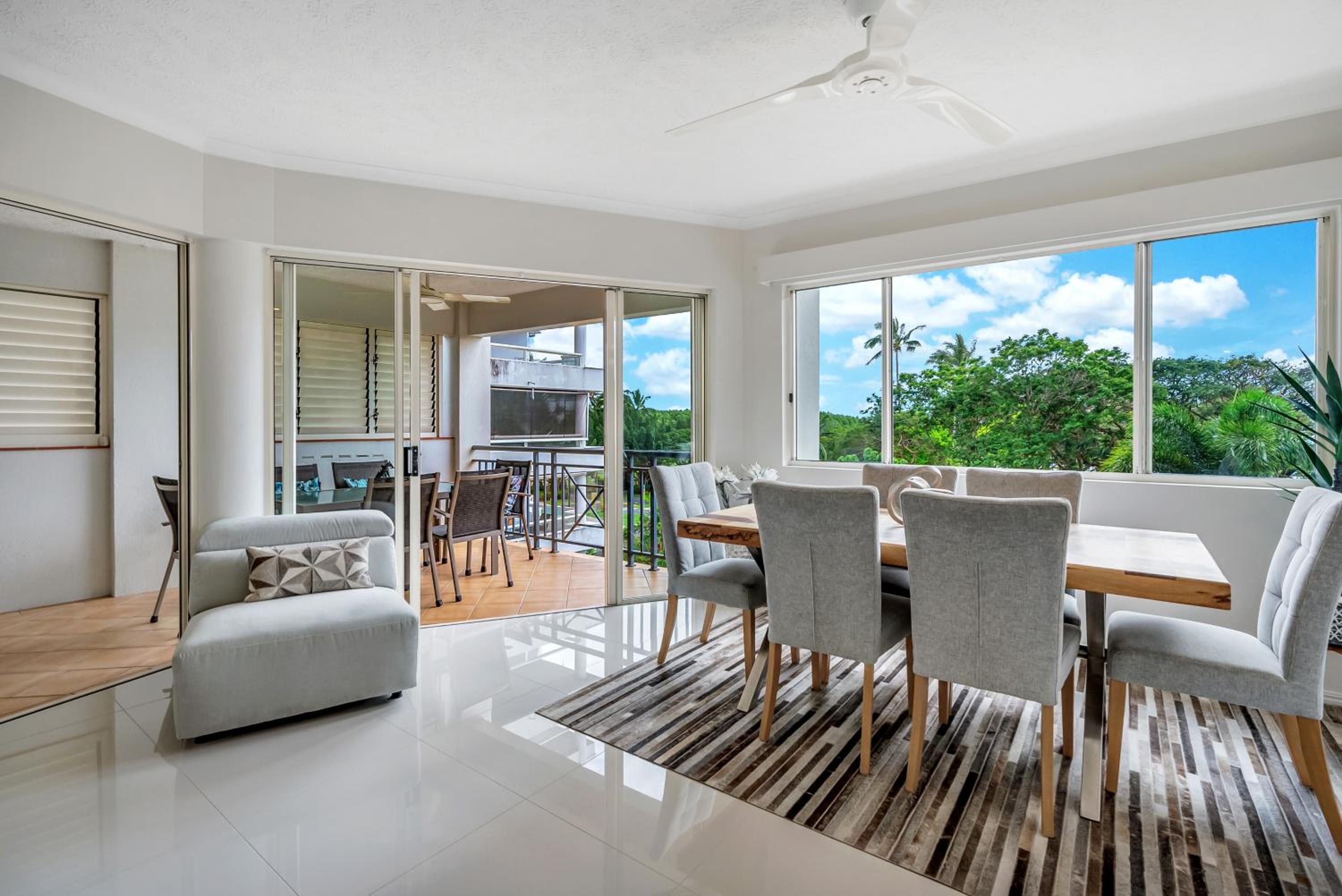 Cairns Waterfront Condo - 5 minutes from airport - Image 3