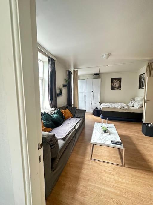 Cozy apartment by Royal Palace view 4