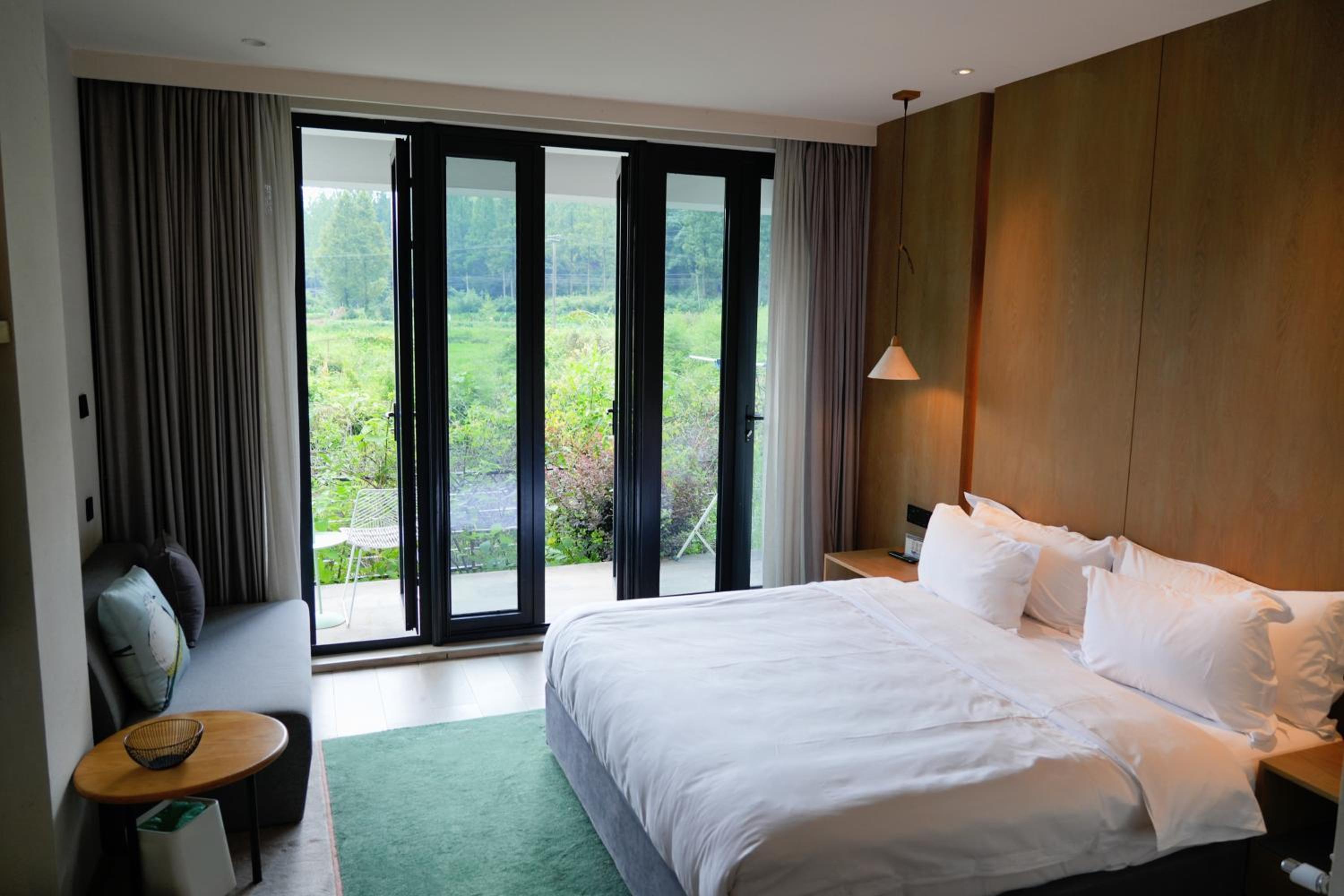 Creek Moganshan Design B&B