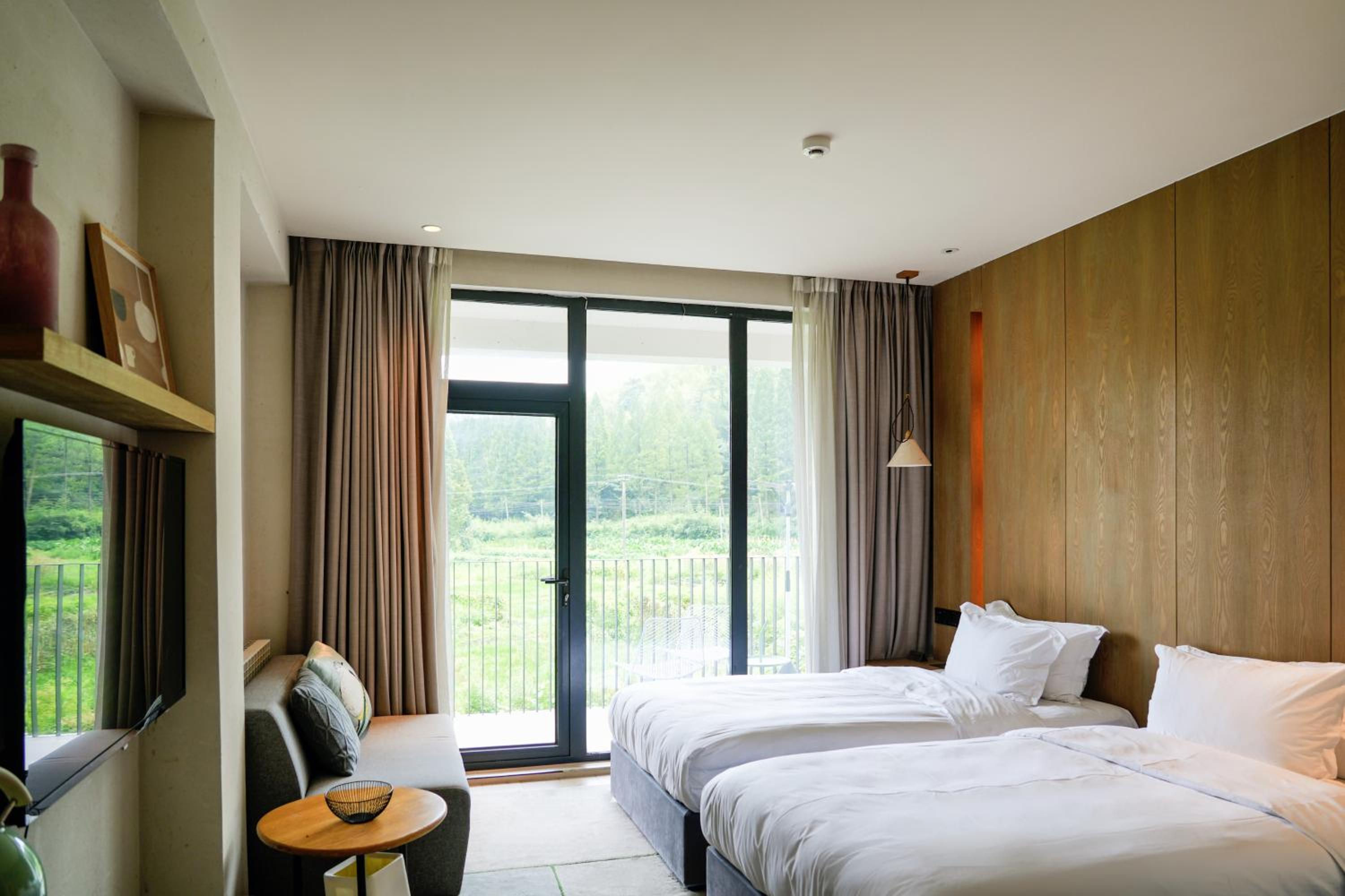 Creek Moganshan Design B&B