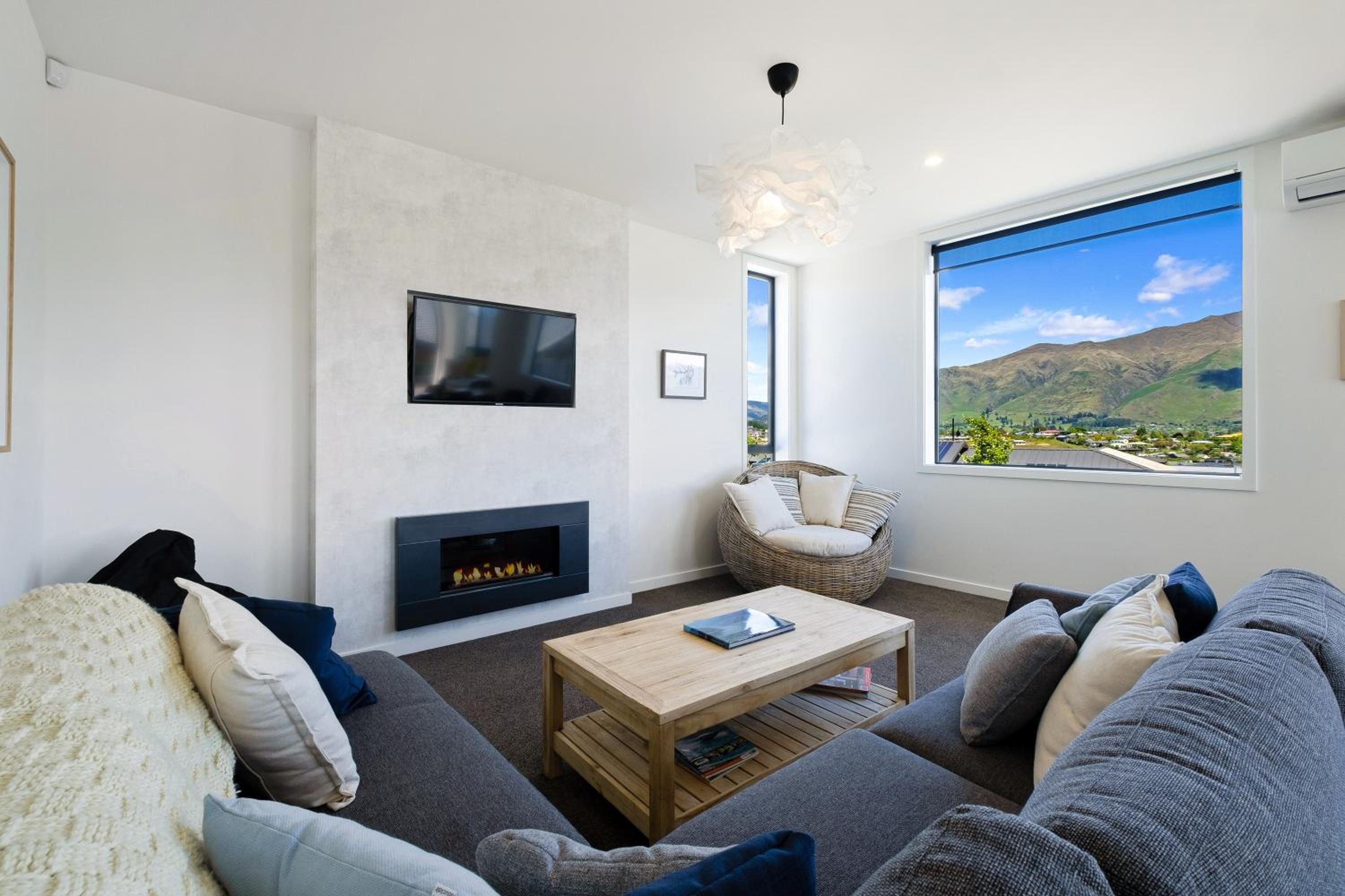Karearea Views - Wanaka Holiday Home view 2