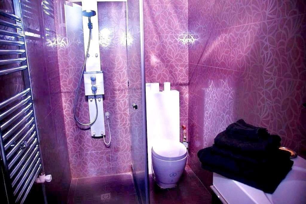 Stylish Modern Studio Apartment + Open Balcony, CITY CENTER- SUPERB LOCATION