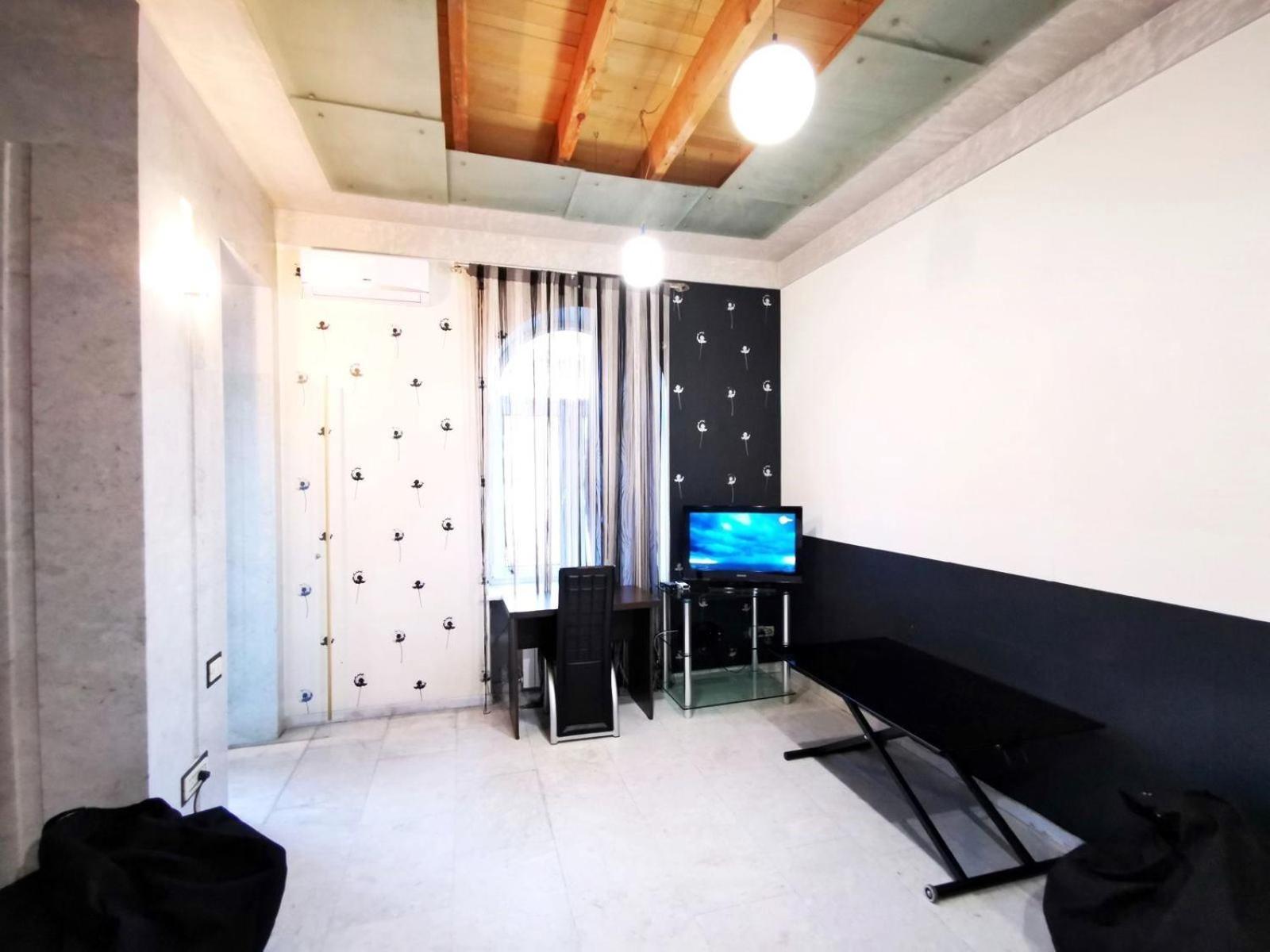 Stylish Modern Studio Apartment + Open Balcony, CITY CENTER- SUPERB LOCATION