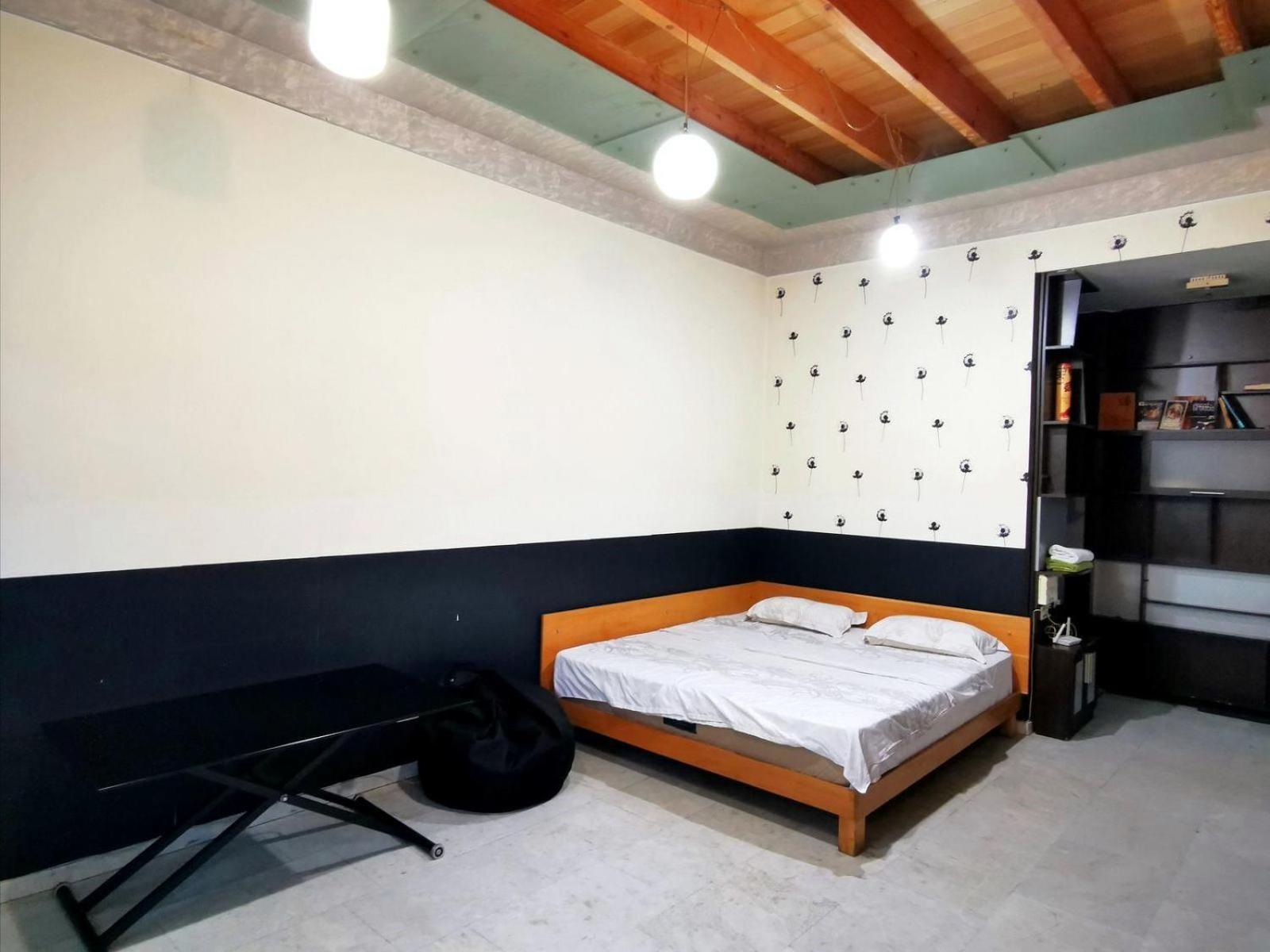 Stylish Modern Studio Apartment + Open Balcony, CITY CENTER- SUPERB LOCATION