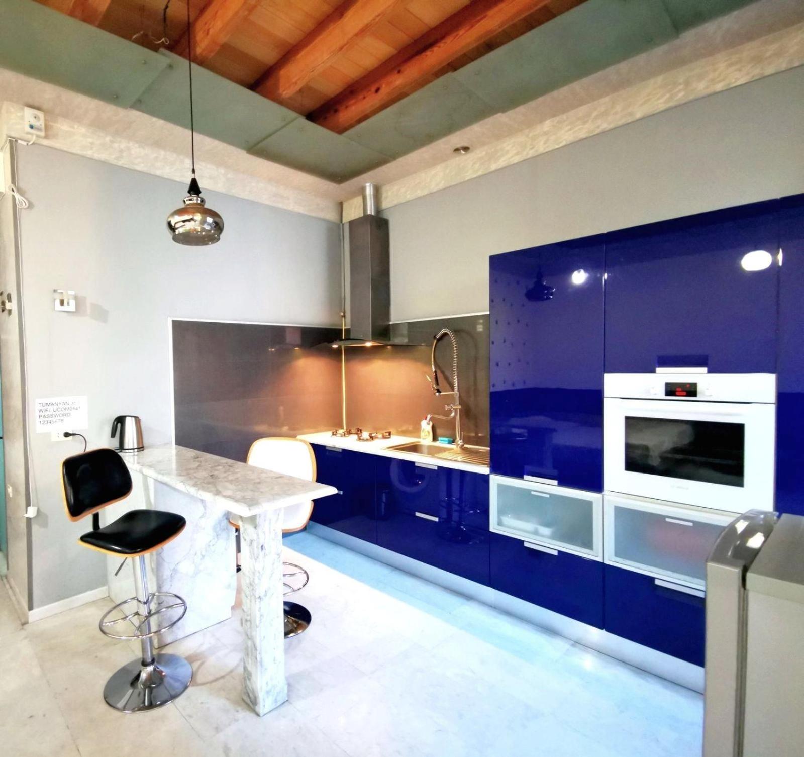 Stylish Modern Studio Apartment + Open Balcony, CITY CENTER- SUPERB LOCATION