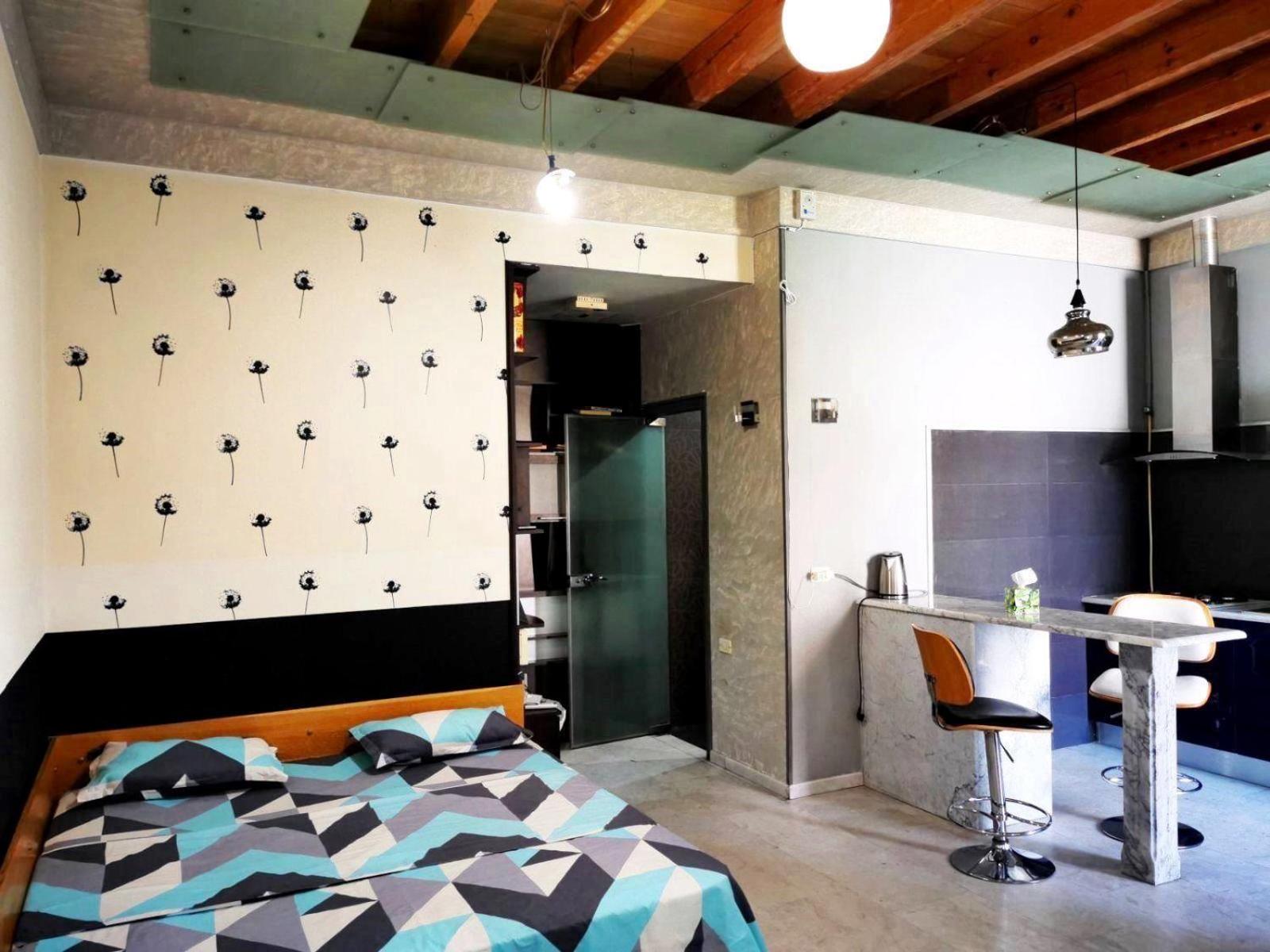 Stylish Modern Studio Apartment + Open Balcony, CITY CENTER- SUPERB LOCATION