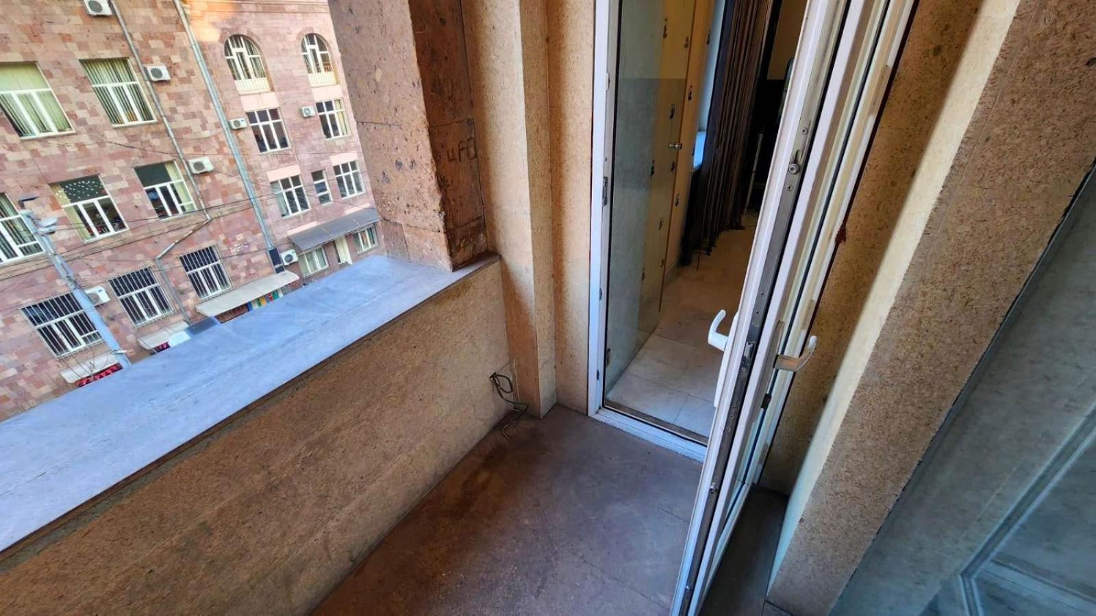 Stylish Modern Studio Apartment + Open Balcony, CITY CENTER- SUPERB LOCATION