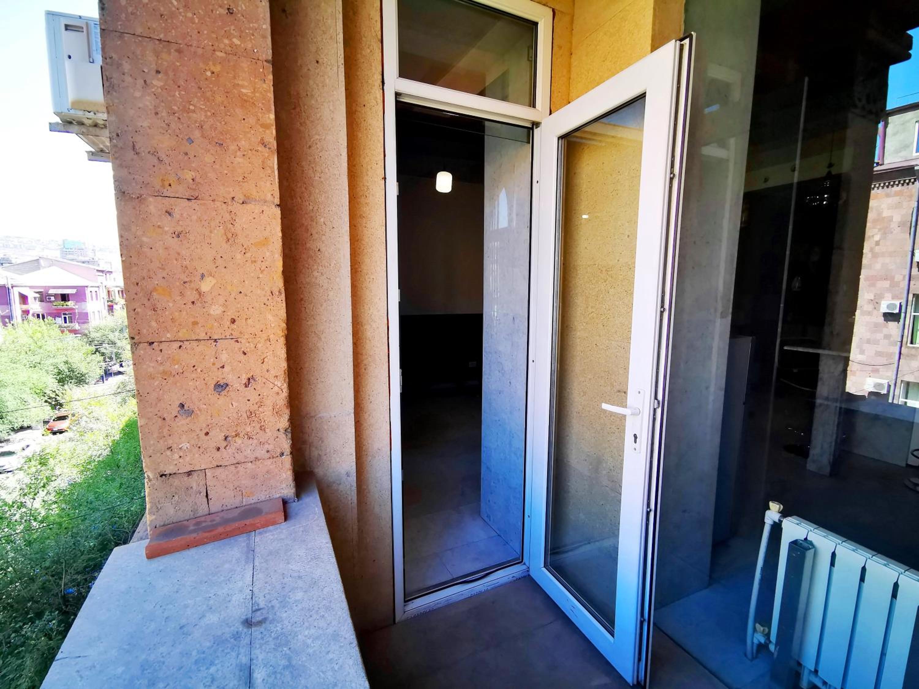 Stylish Modern Studio Apartment + Open Balcony, CITY CENTER- SUPERB LOCATION