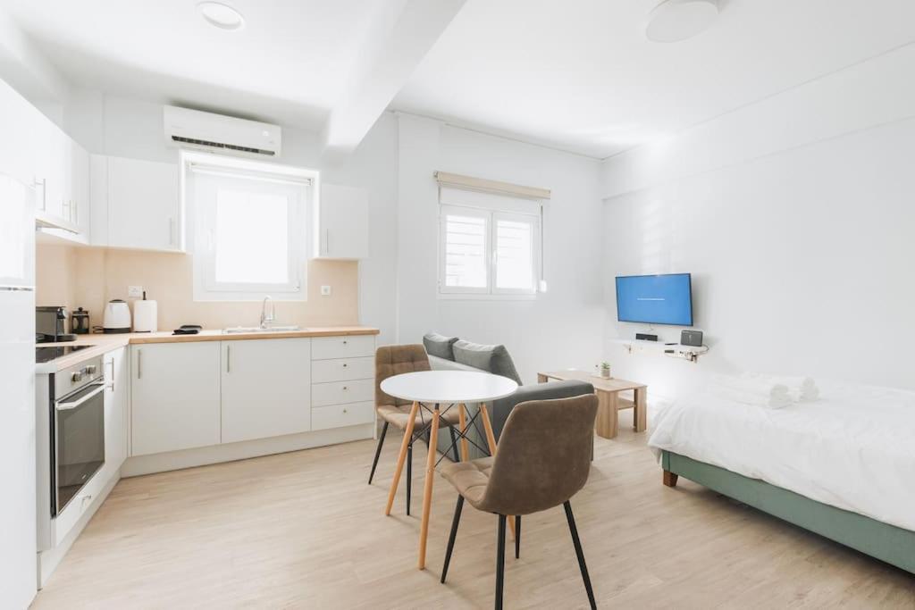 Modern ground floor getaway photo 5