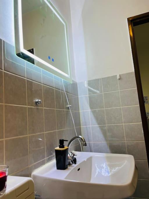 Blühendes Balkonwohnung mit Traumaussicht