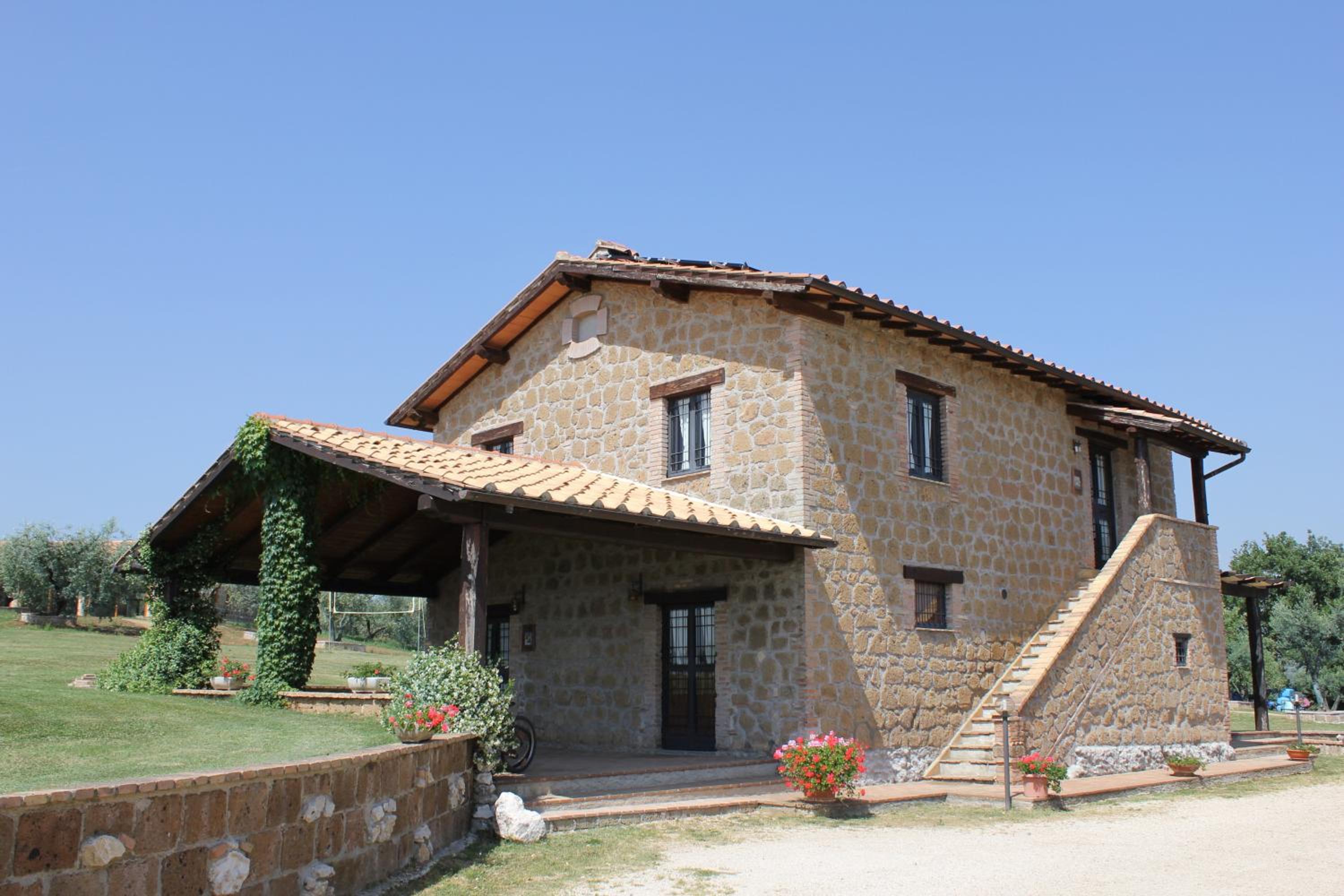Photo 16