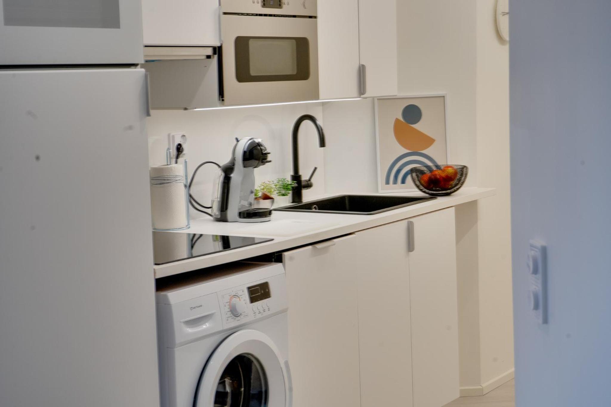 Excellent location! In the city centre, stylish apartment 1 room, kitchen and balcony view 3
