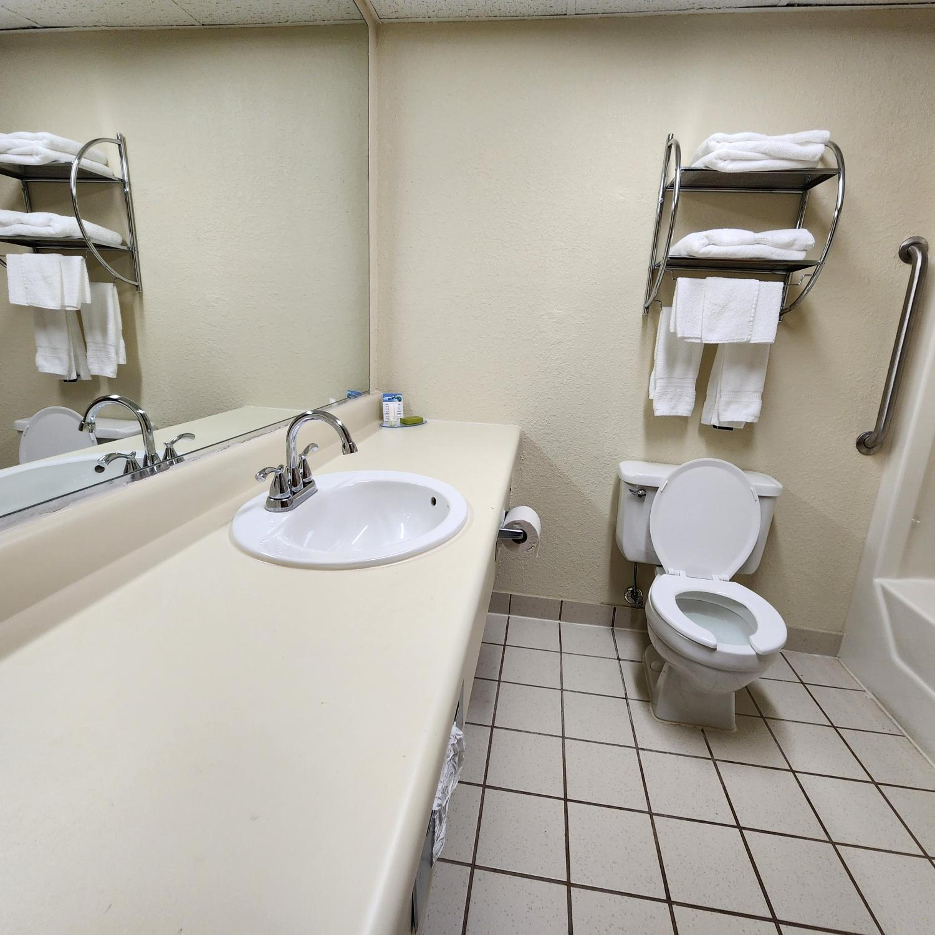 Katahdin Inn & Suites