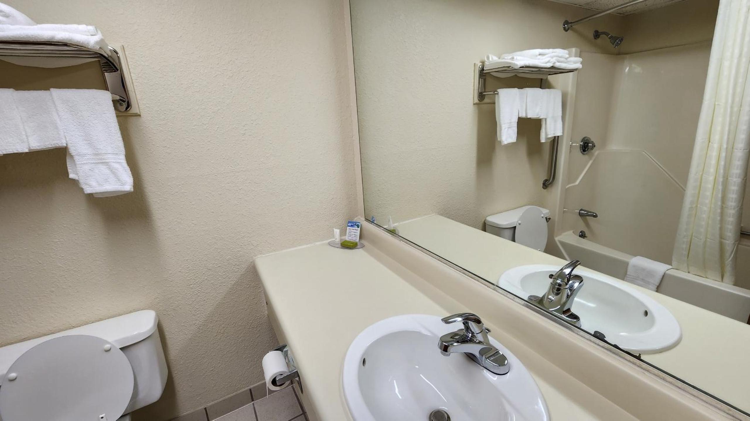 Katahdin Inn & Suites