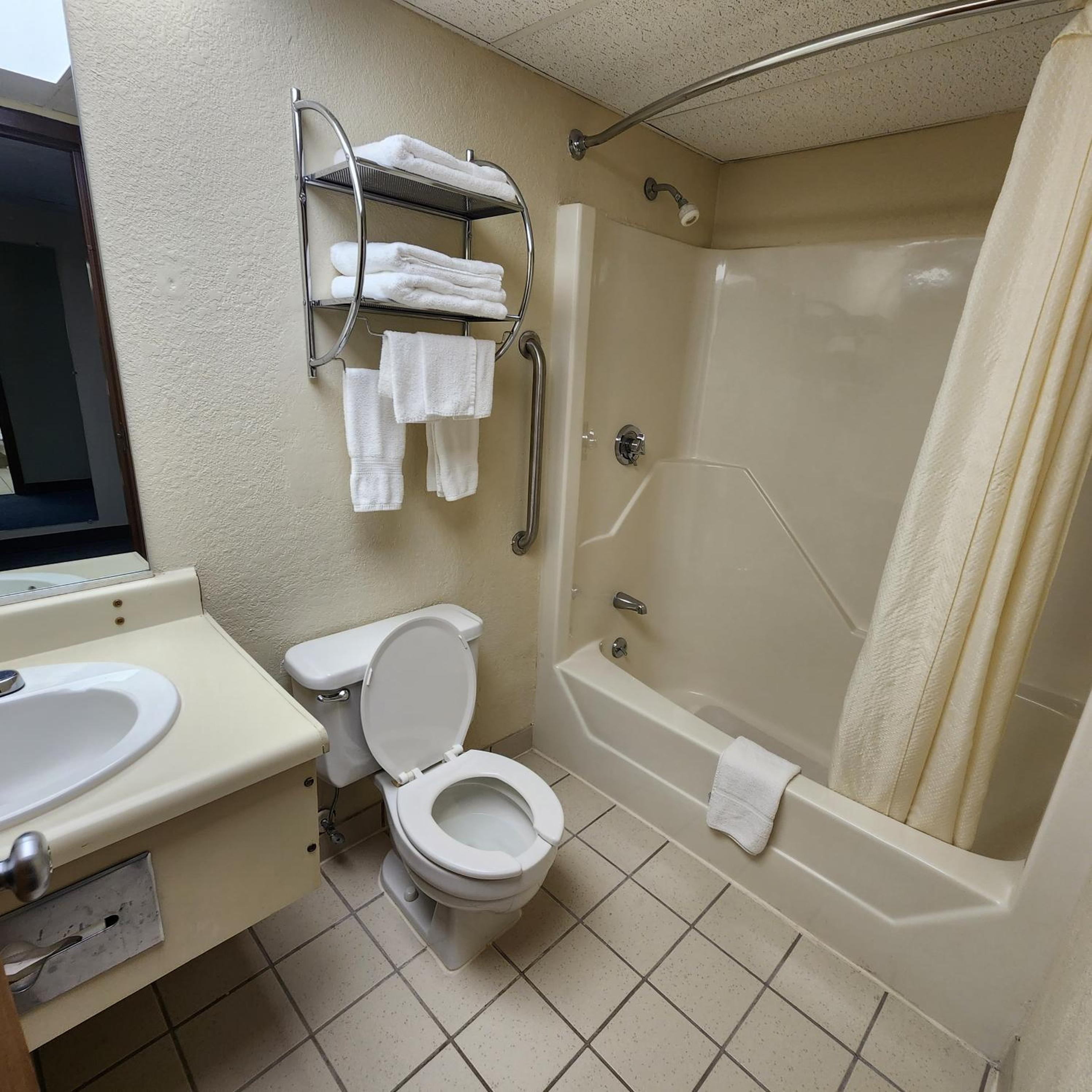 Katahdin Inn & Suites