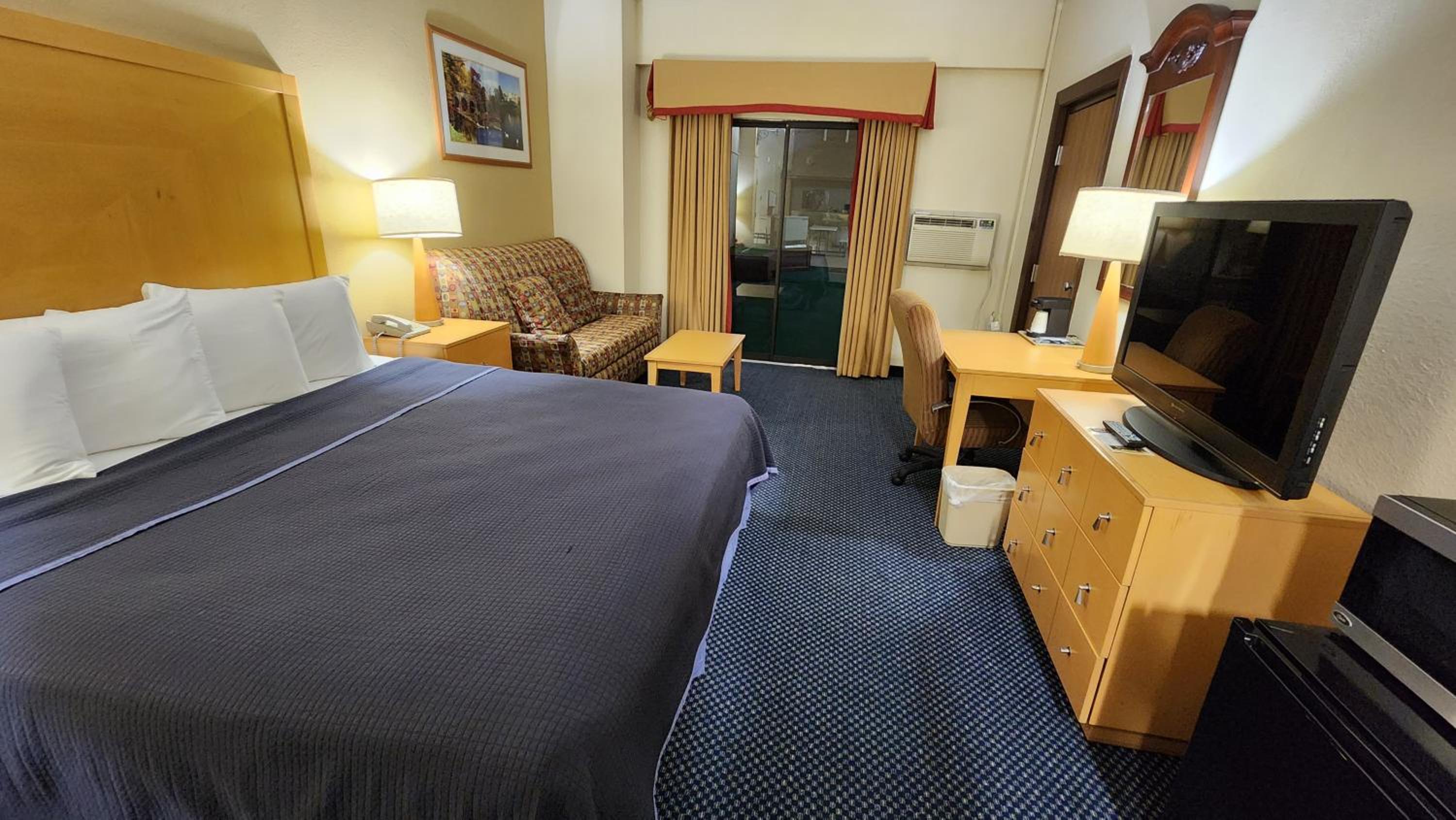 Katahdin Inn & Suites