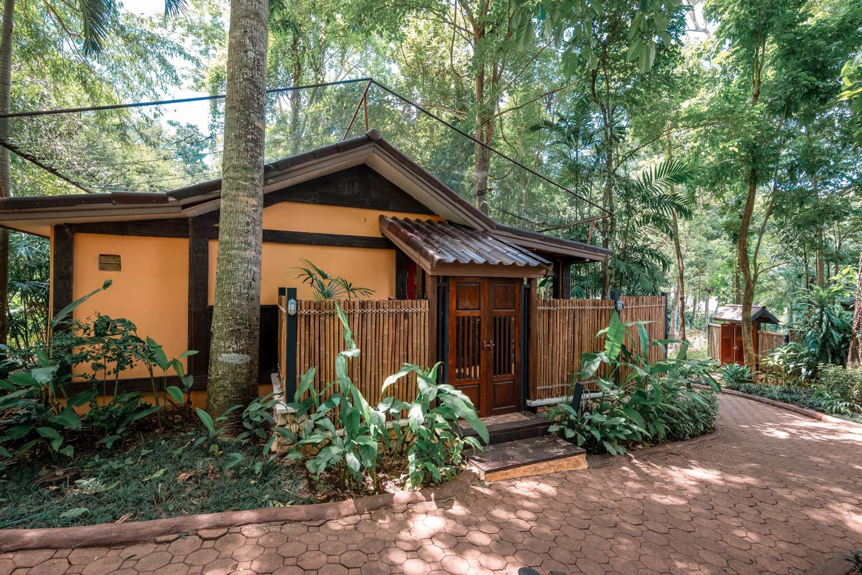 Home Phutoey River Kwai Hotspring & Nature Resort
