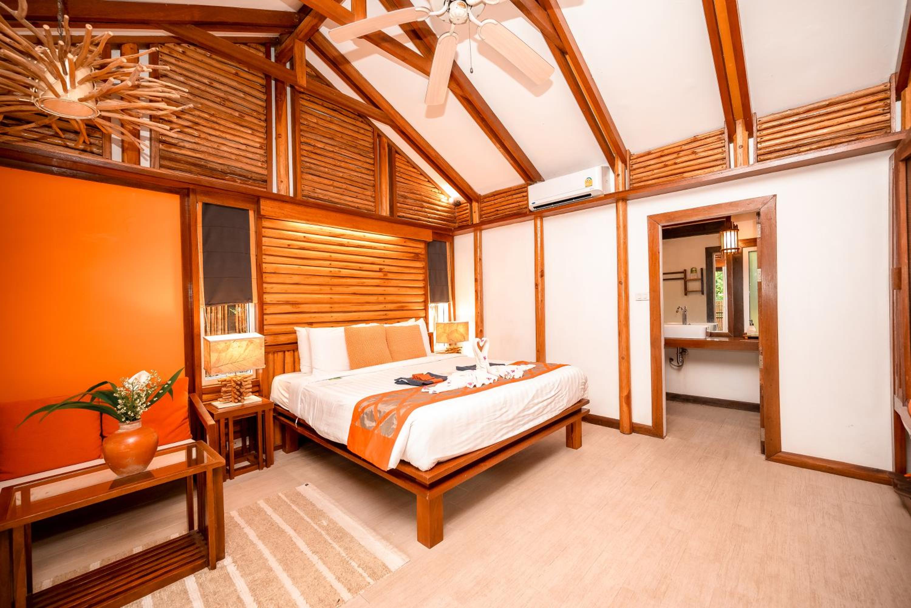 Home Phutoey River Kwai Hotspring & Nature Resort