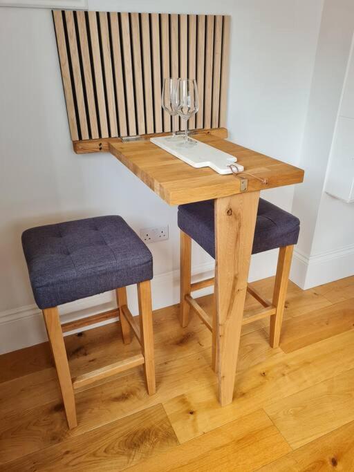 THE ANNEX, Lostwithiel Double Bed, Private Parking, Quiet Location