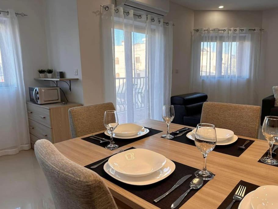 Marsaxlokk, Cozy, Spacious 3 Bedroom Maisonette, 1 min walk from Seafront view 3