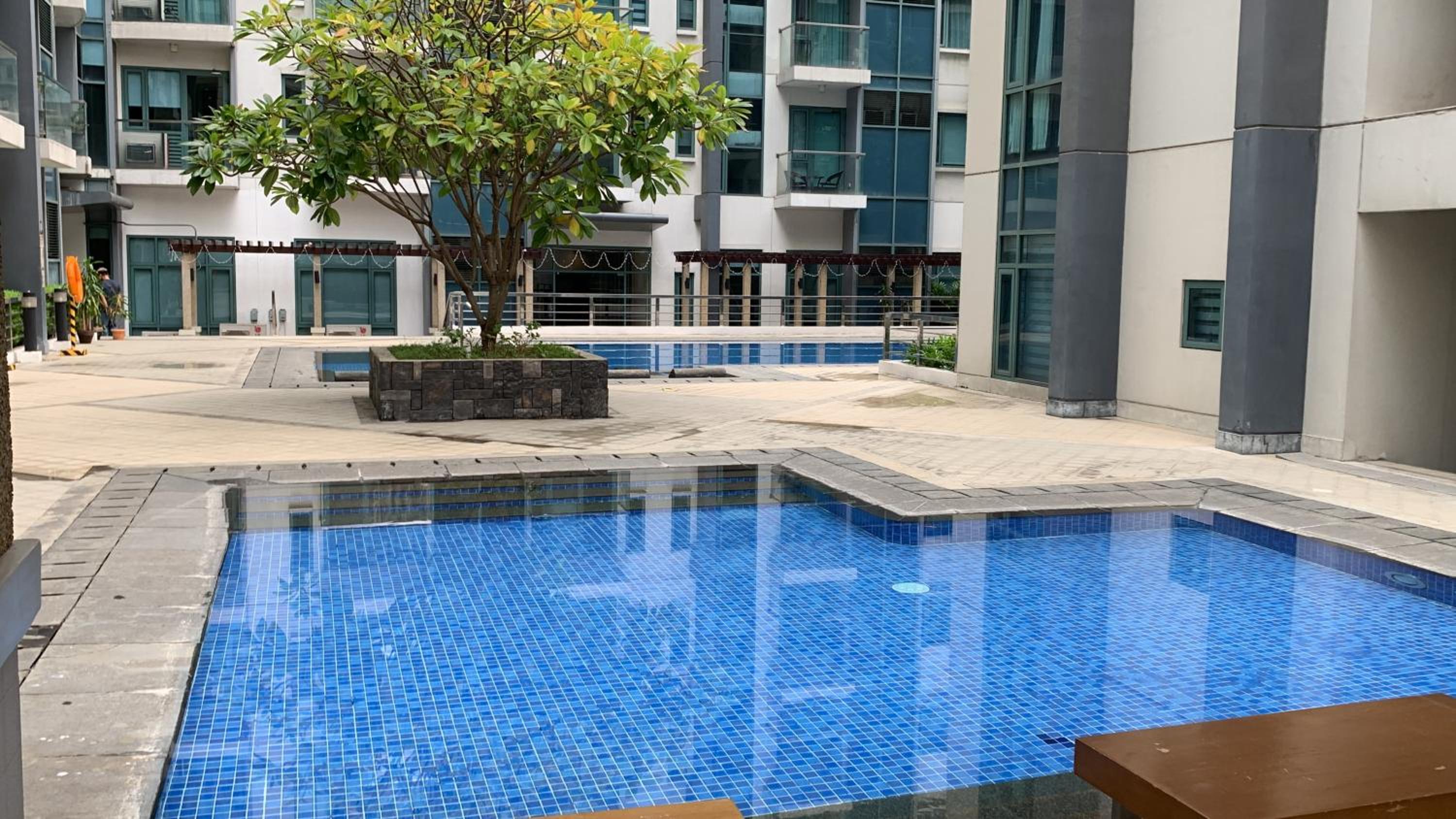 Studio 1O FL with Balcony near Terminal 3 Airport view 3