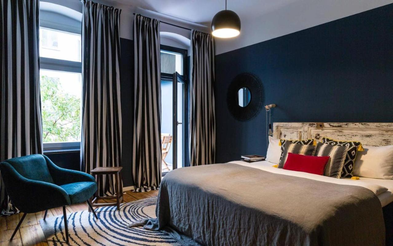 One Bedroom Apartment with Balcony H12