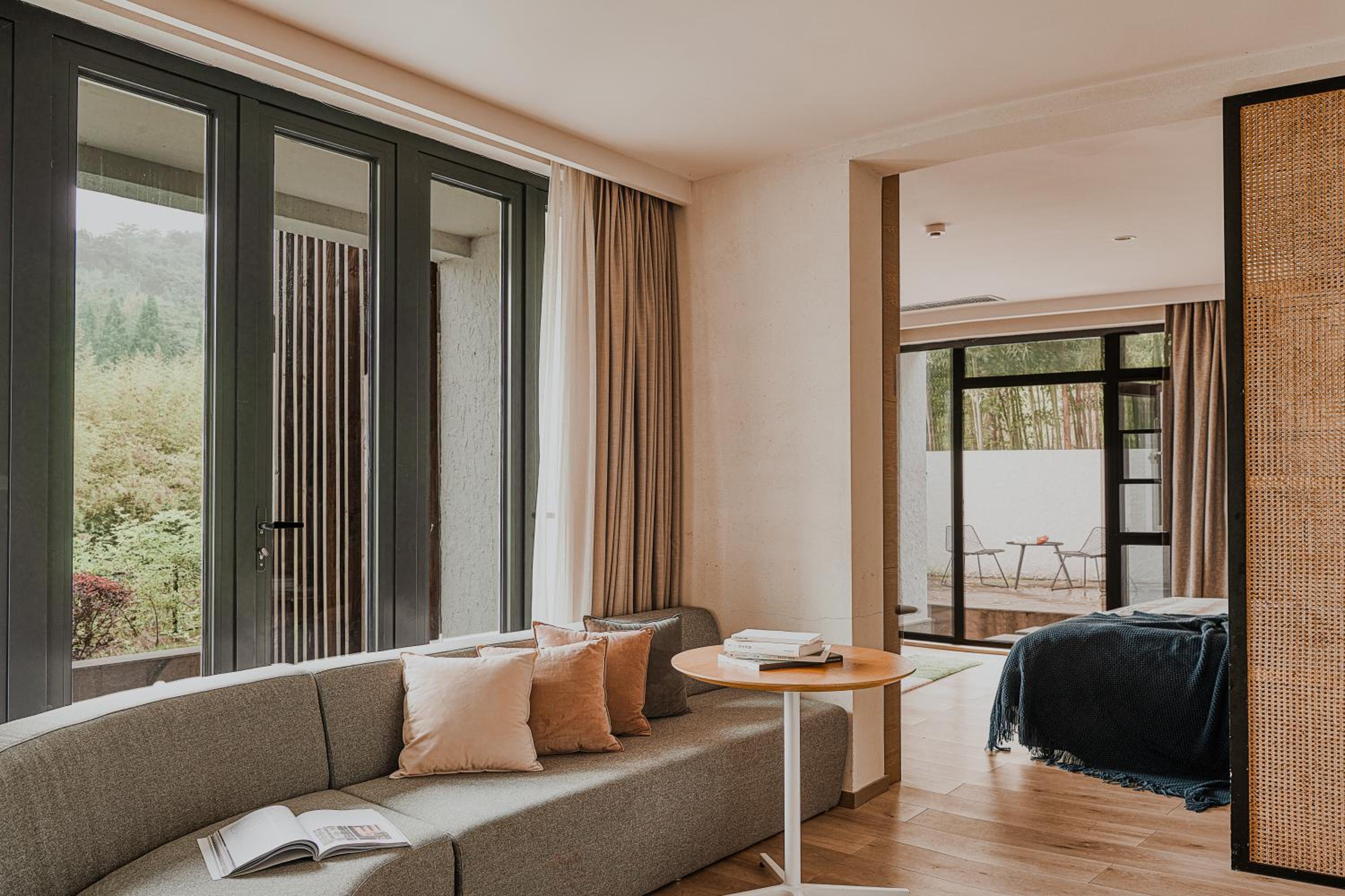 Creek Moganshan Design B&B