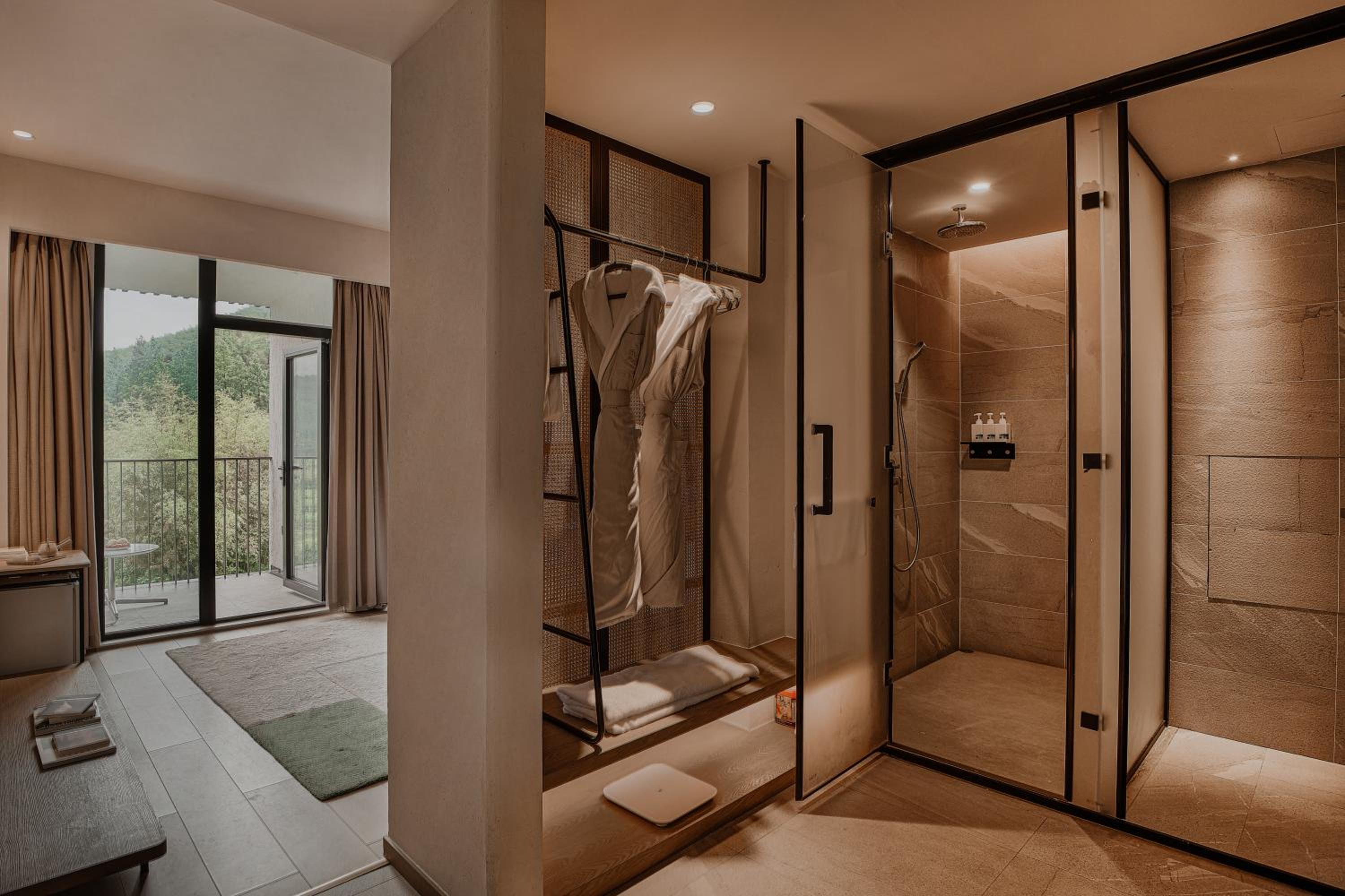 Creek Moganshan Design B&B