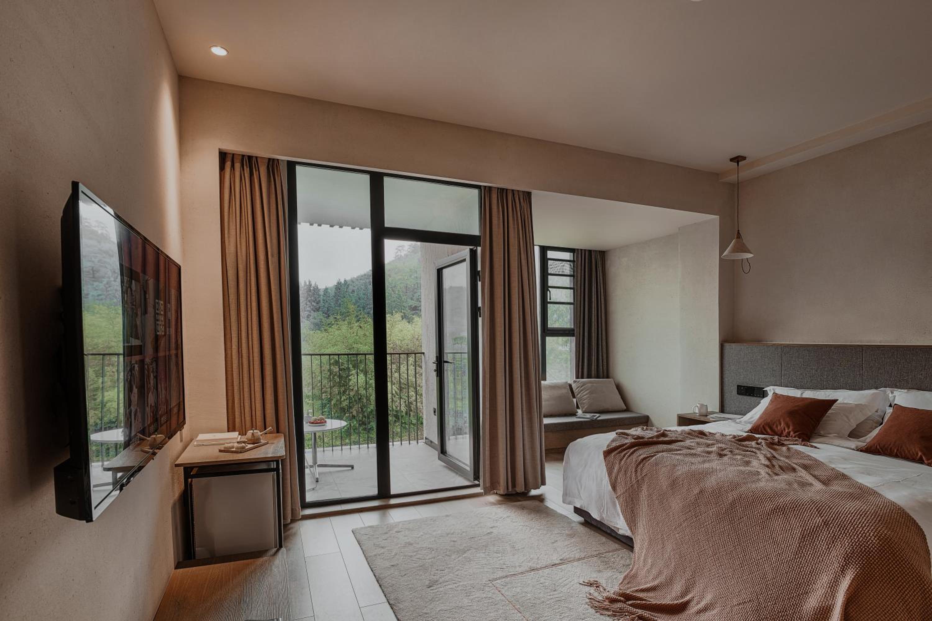 Creek Moganshan Design B&B