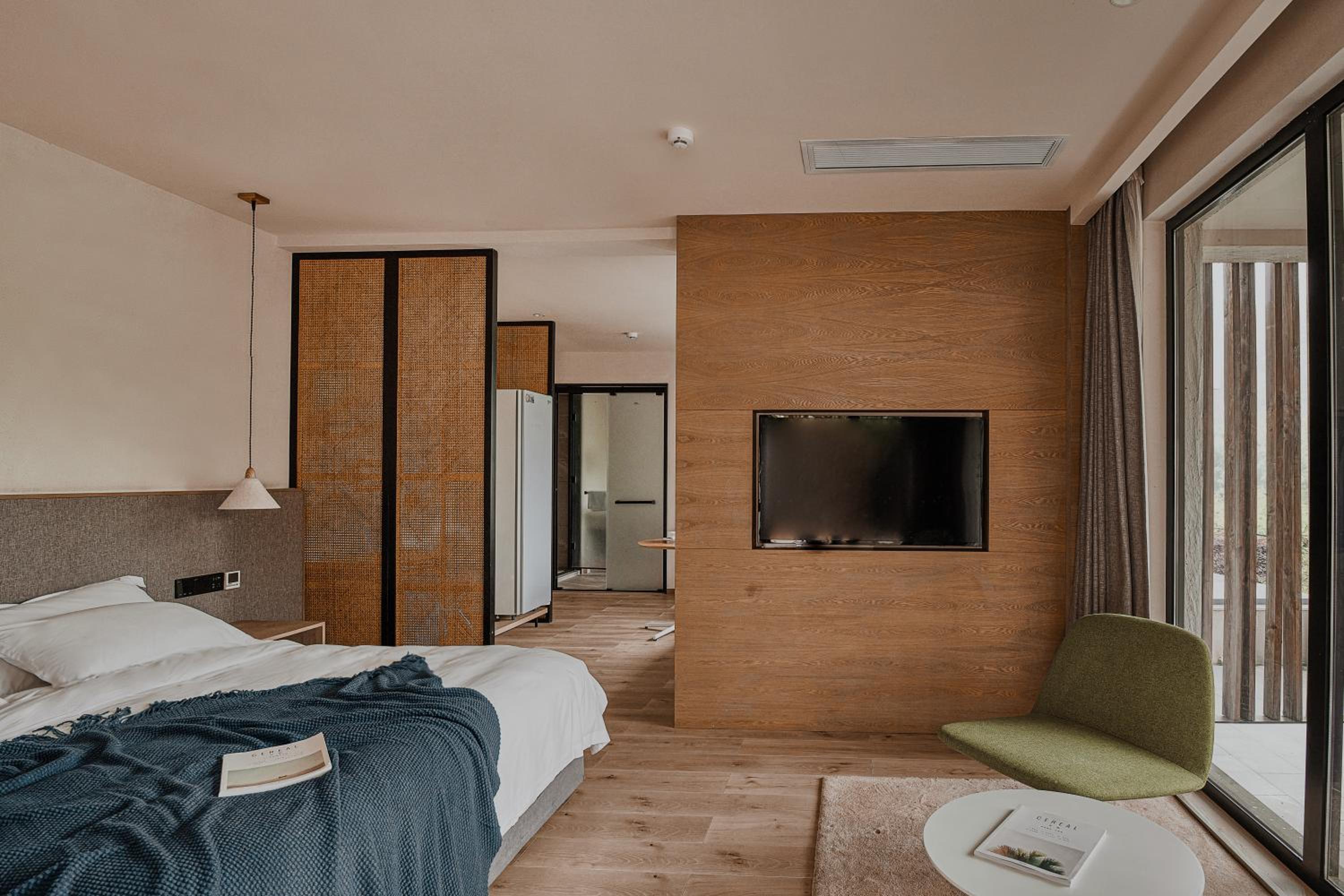 Creek Moganshan Design B&B