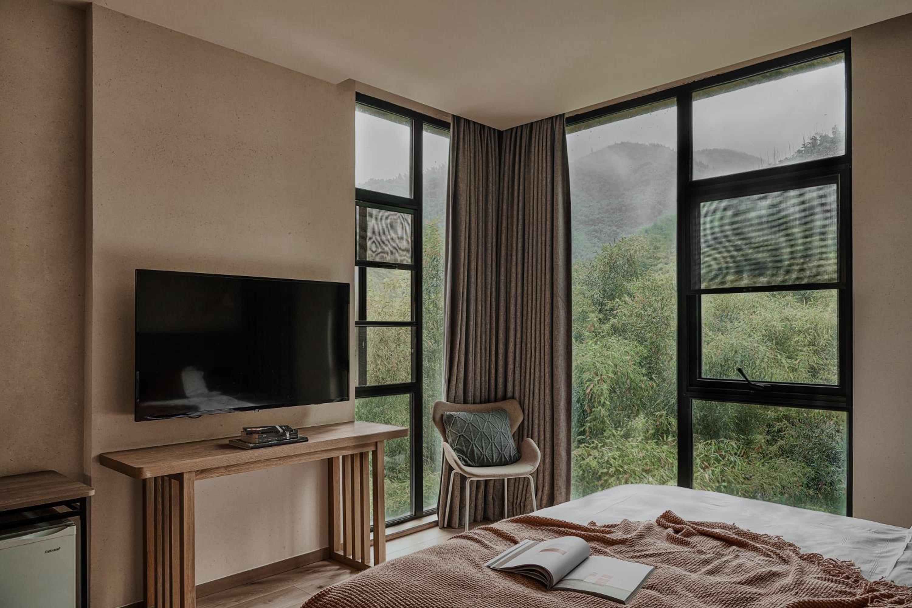 Creek Moganshan Design B&B
