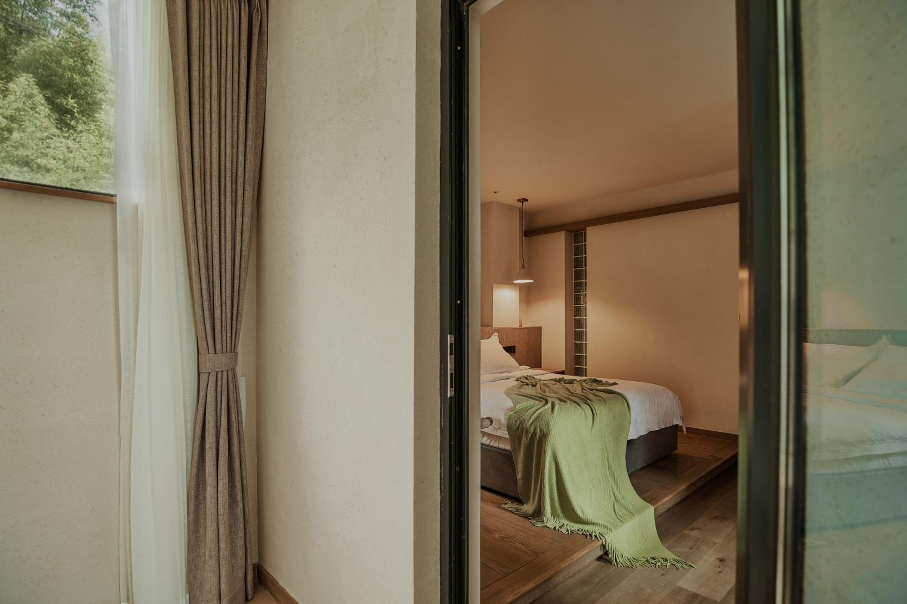 Creek Moganshan Design B&B