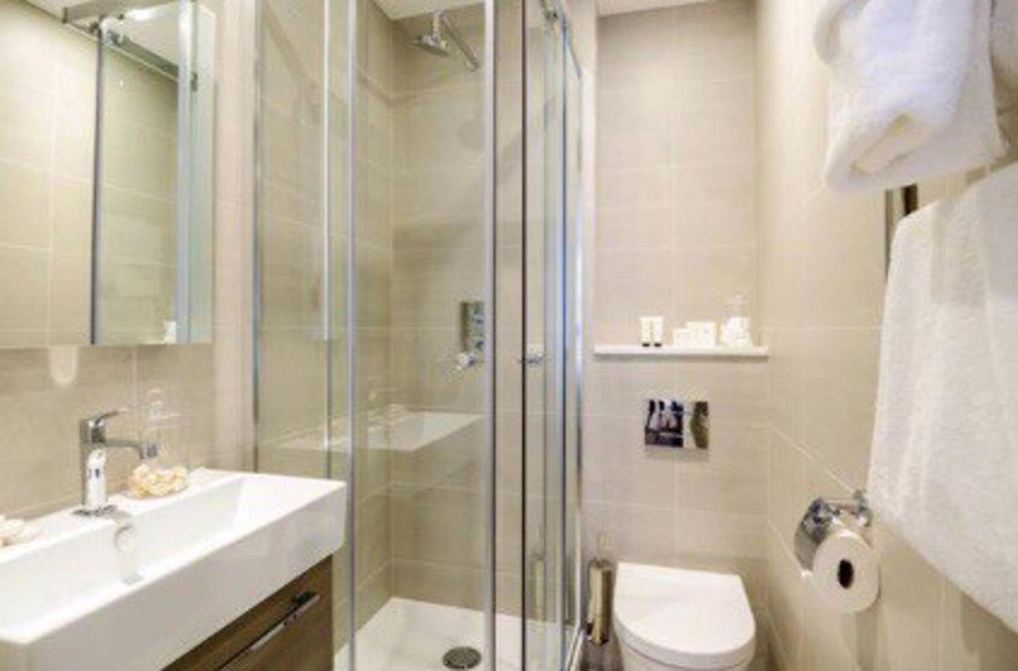 2 Bed Serviced Apt With Patio, South Kensington