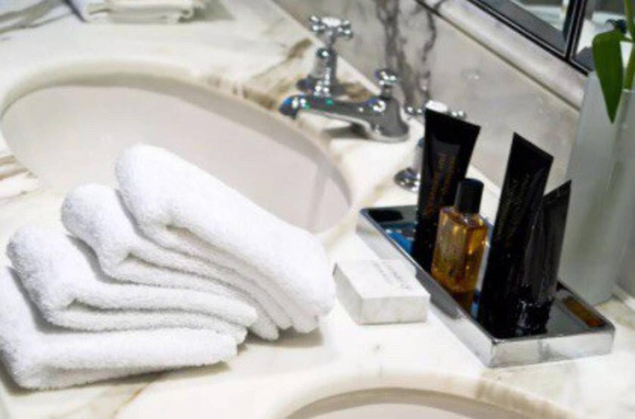 2 Bed Serviced Apt With Patio, South Kensington