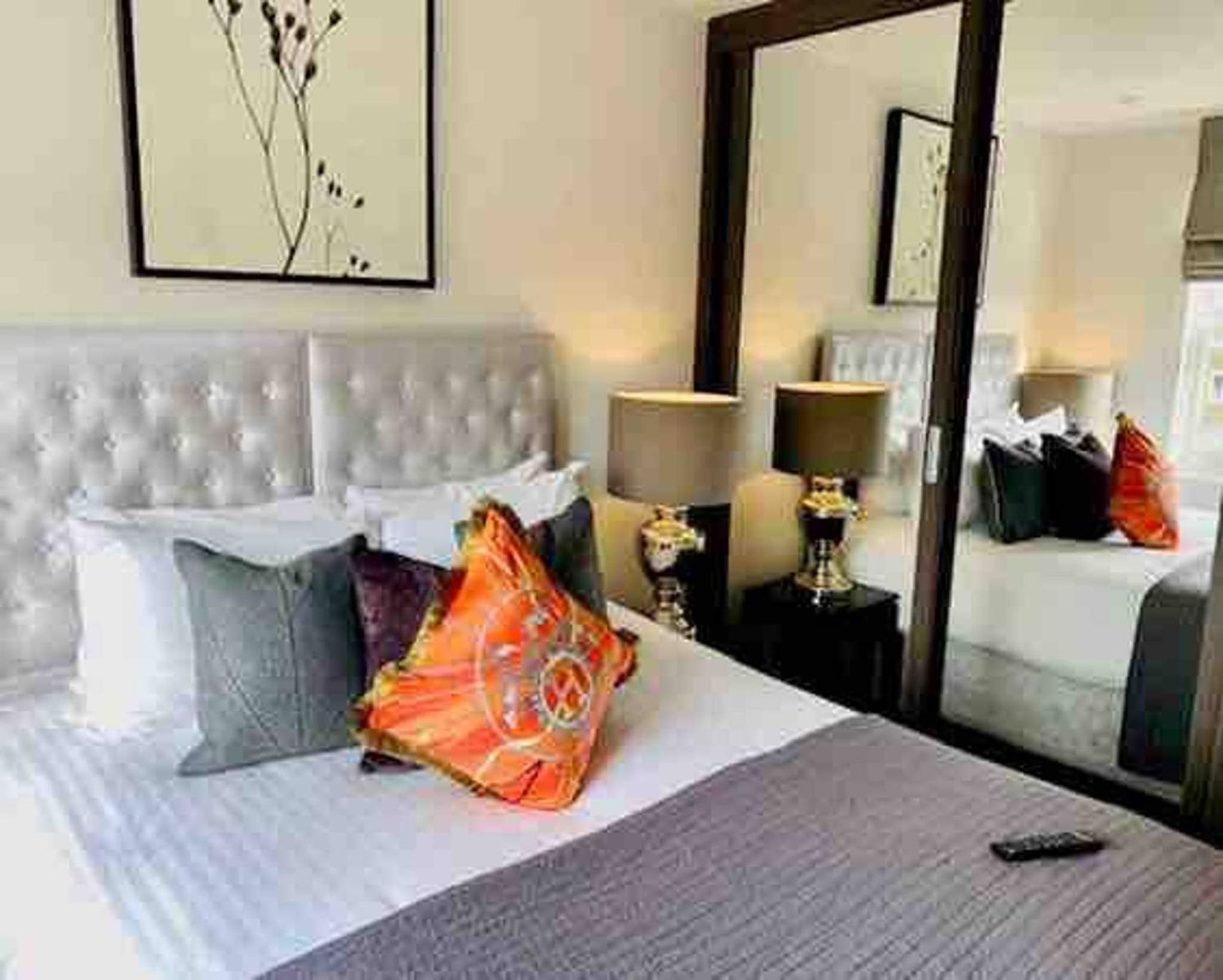 2 Bed Serviced Apt With Patio, South Kensington