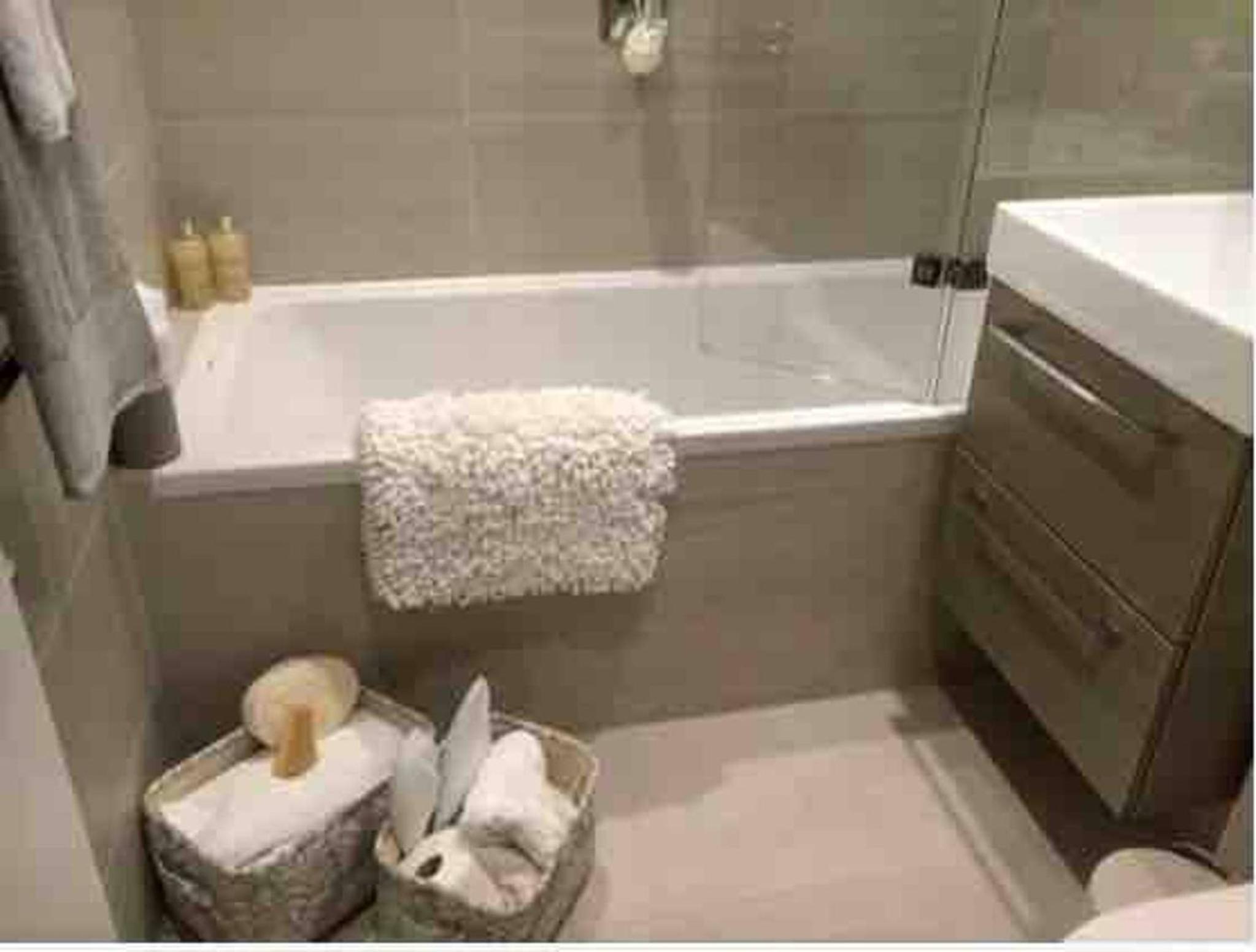 2 Bed Serviced Apt With Patio, South Kensington