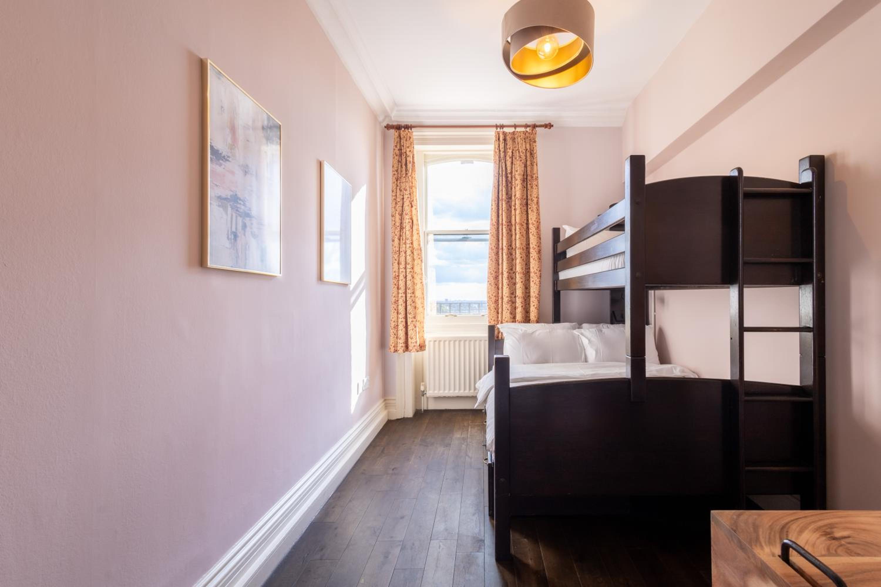 Palmers Lodge Swiss Cottage
