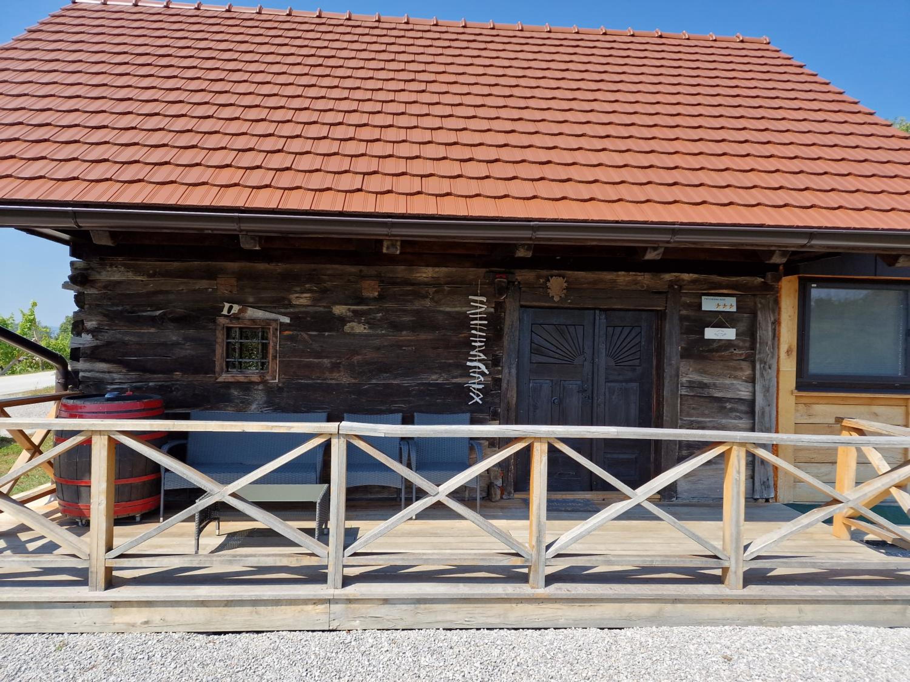 Vineyard cottage Vinska grajska kašča view 5